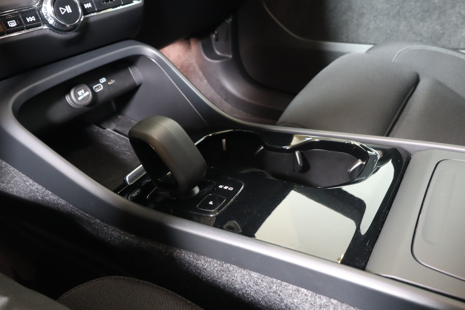 VOLVO XC40 2023
