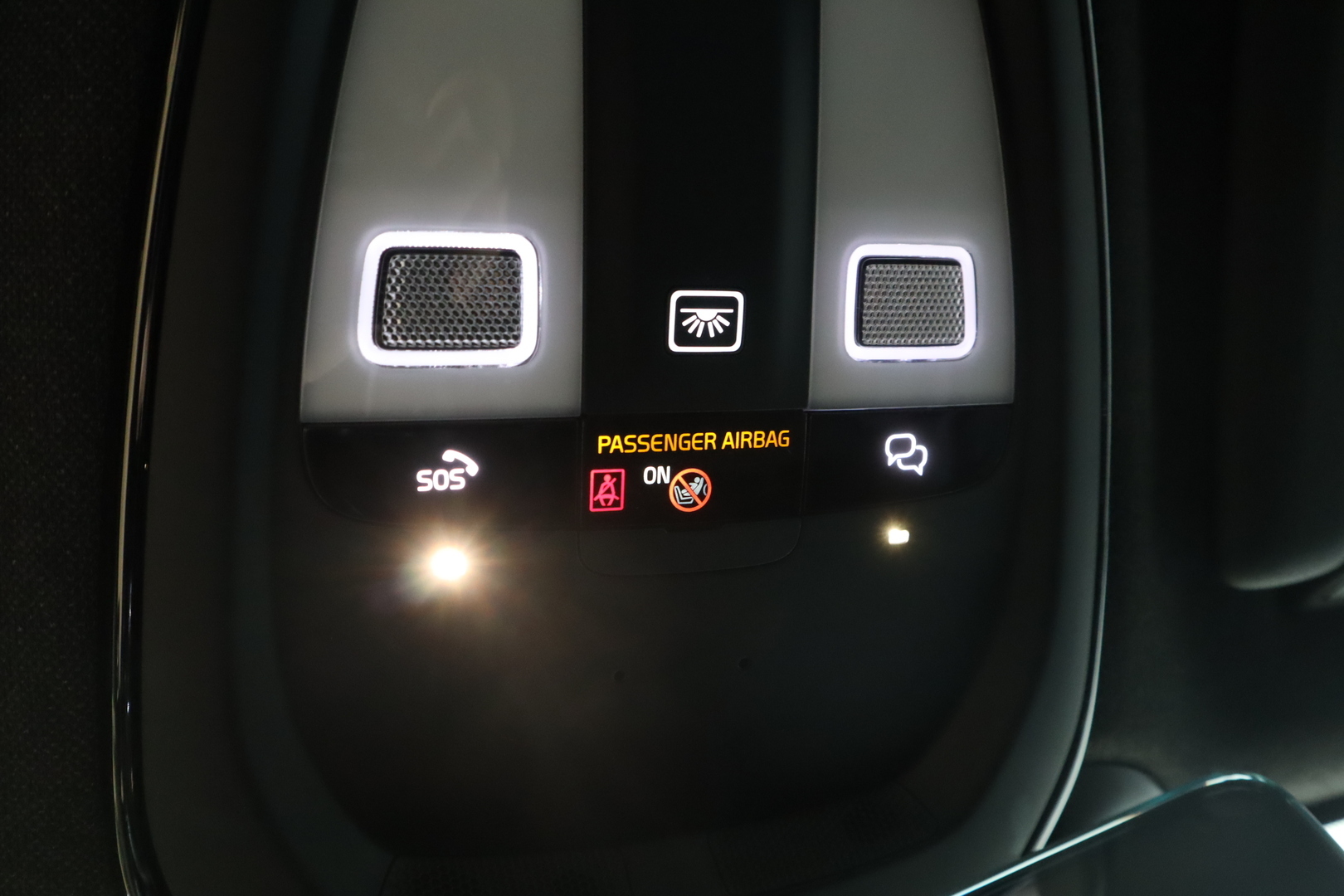 VOLVO XC40 2023