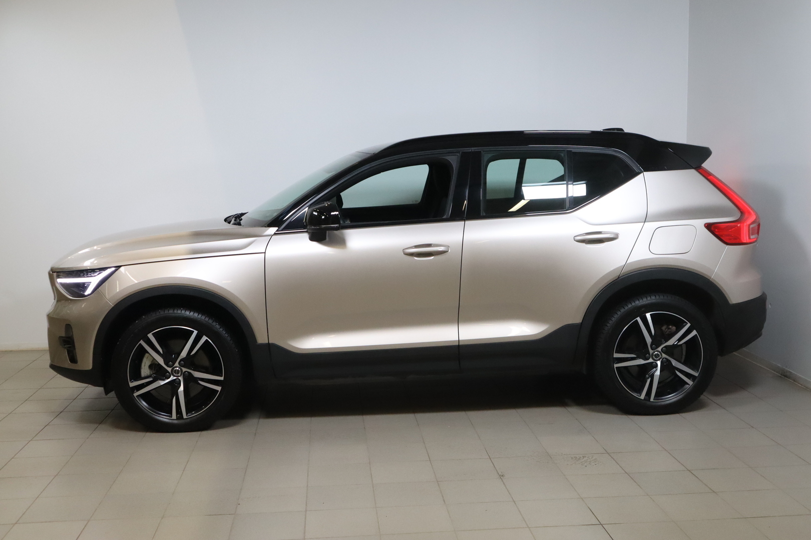 VOLVO XC40 2023