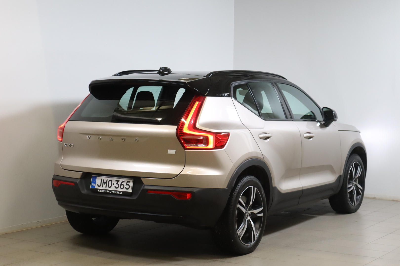 VOLVO XC40 2023