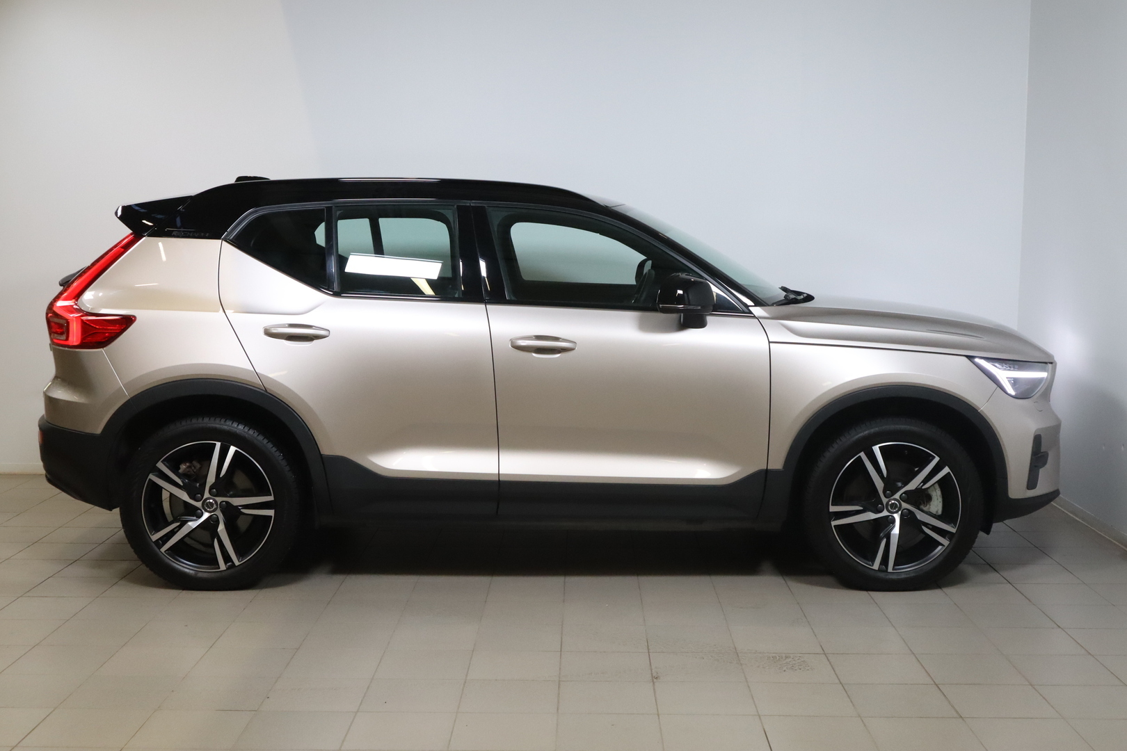 VOLVO XC40 2023