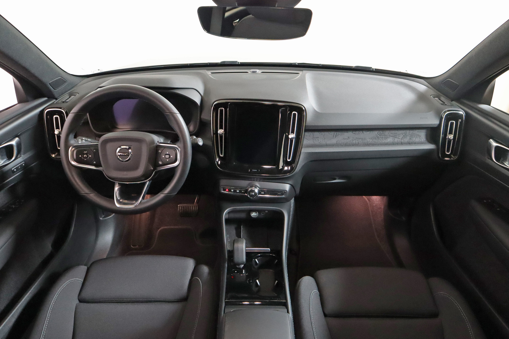 VOLVO XC40 2023