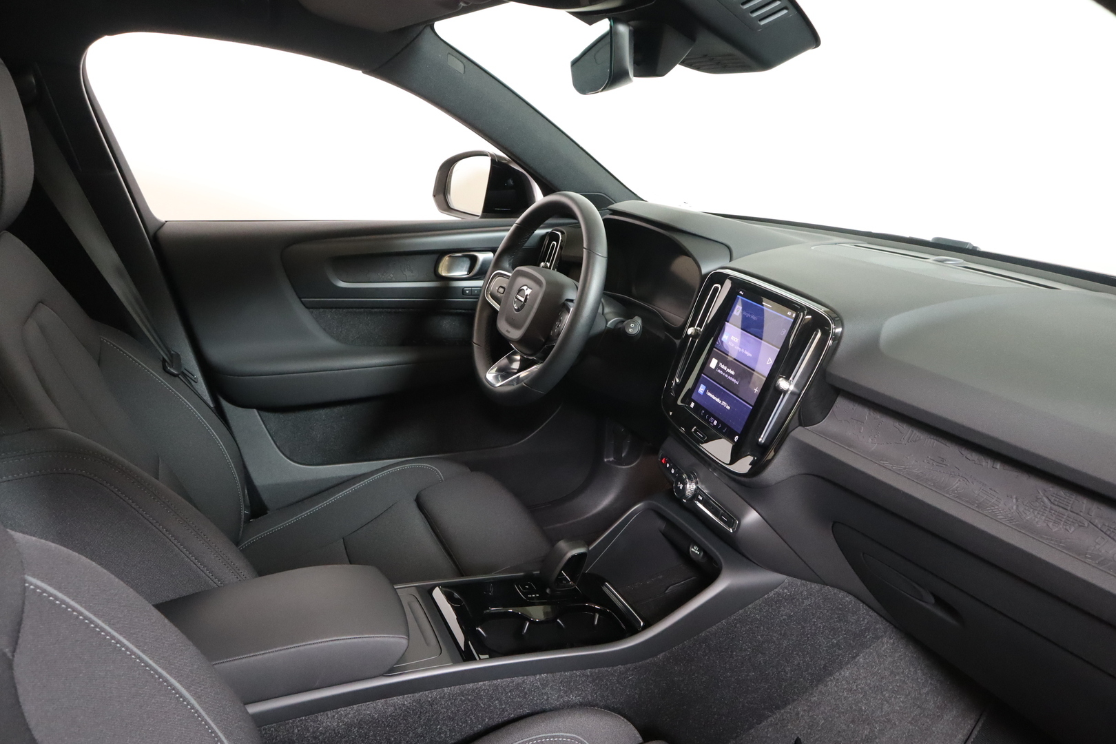 VOLVO XC40 2023