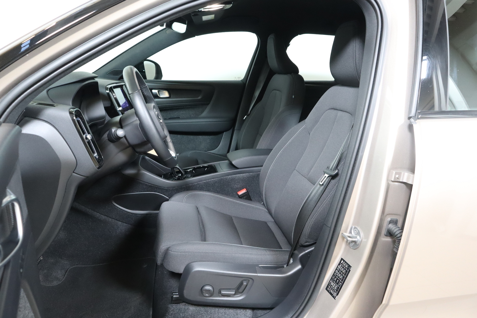 VOLVO XC40 2023