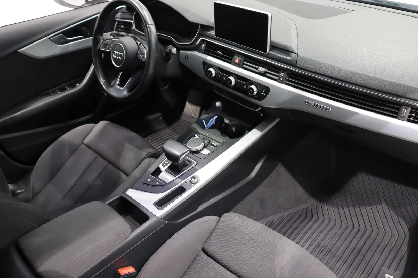 AUDI A4 2016