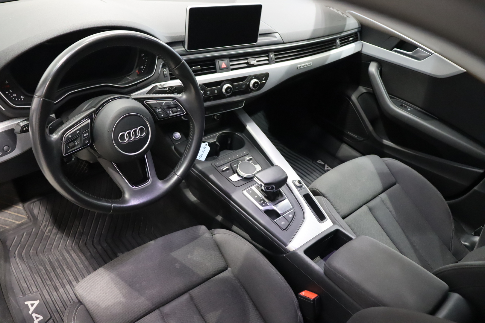 AUDI A4 2016