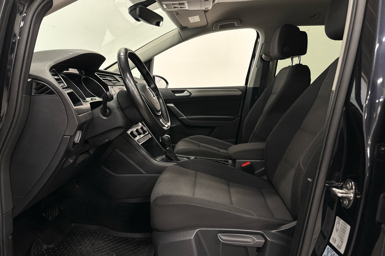 VOLKSWAGEN Touran 2019