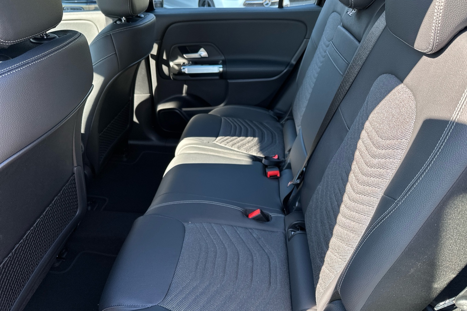 MERCEDES-BENZ EQB 2025