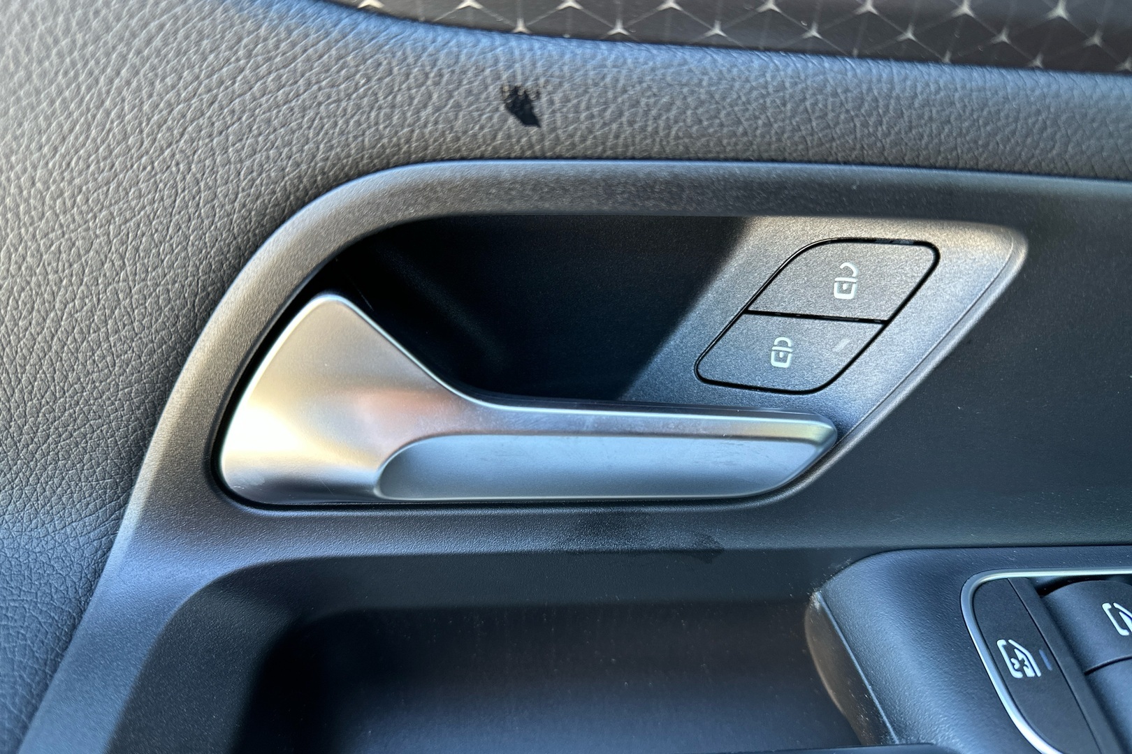 MERCEDES-BENZ EQB 2025
