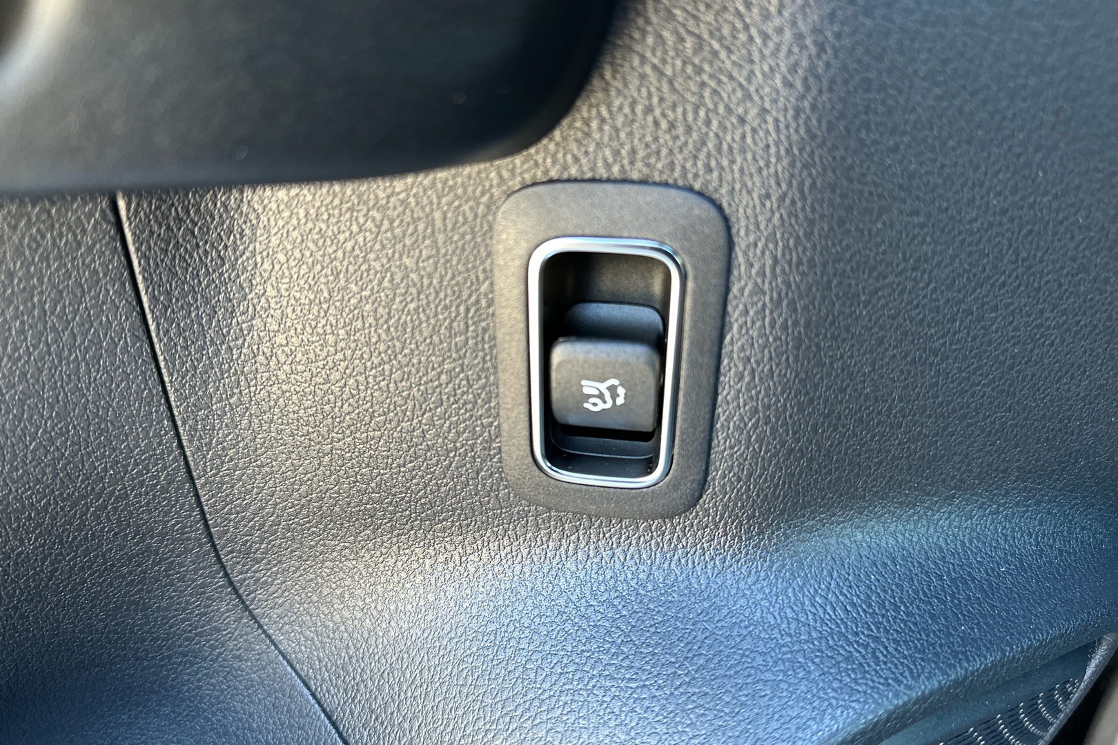 MERCEDES-BENZ EQB 2025