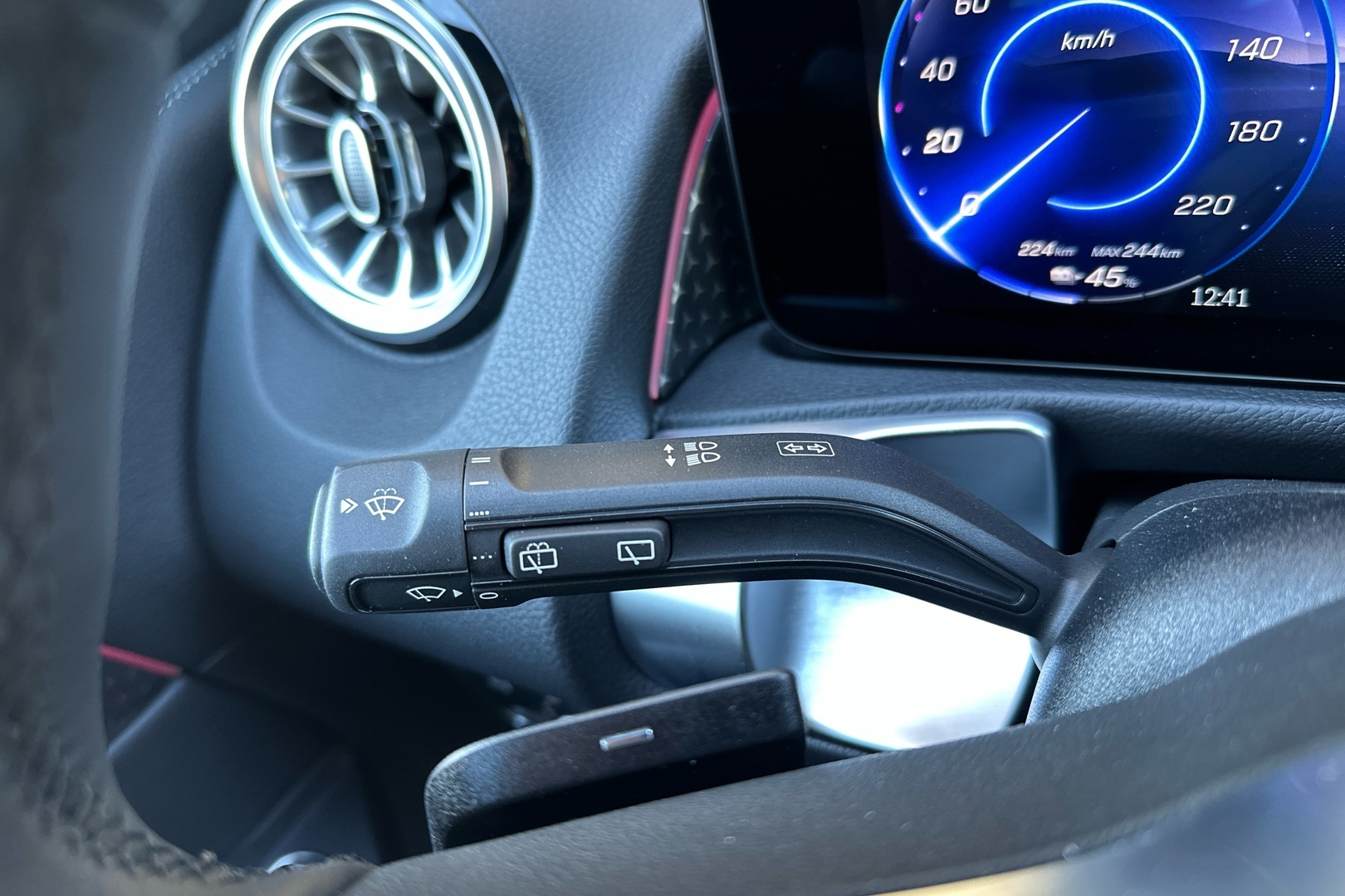 MERCEDES-BENZ EQB 2025