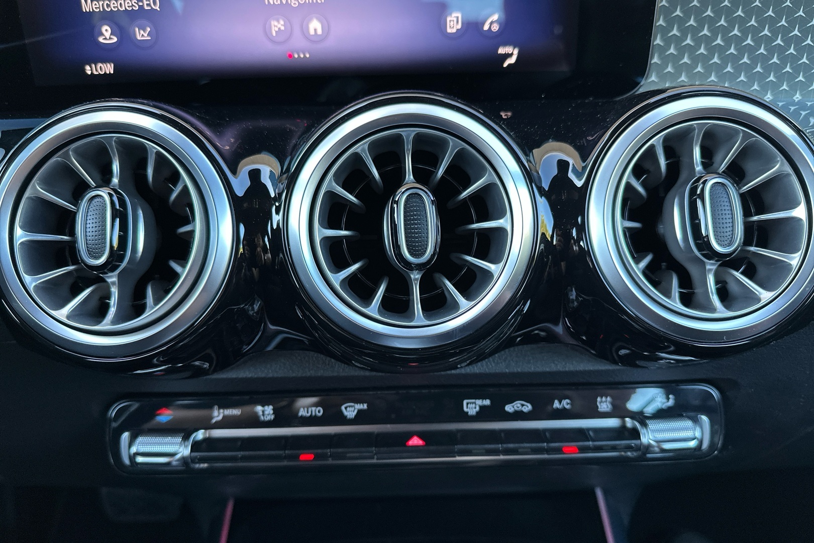 MERCEDES-BENZ EQB 2025