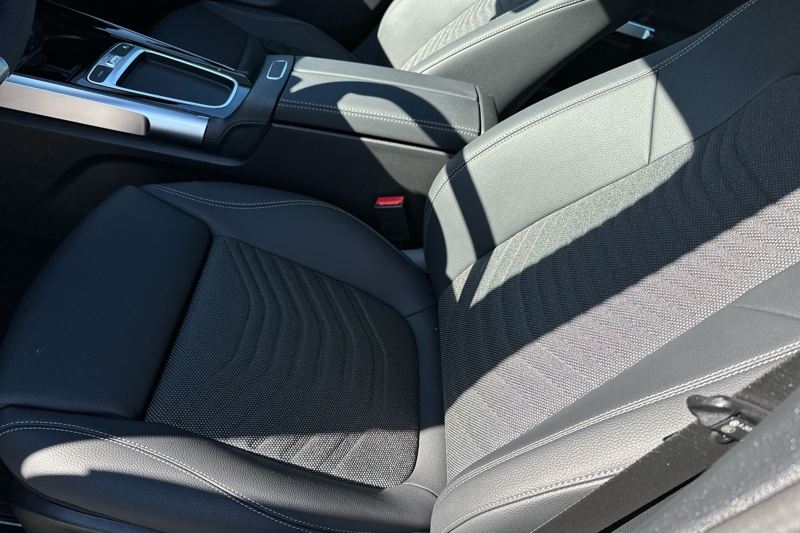 MERCEDES-BENZ EQB 2025