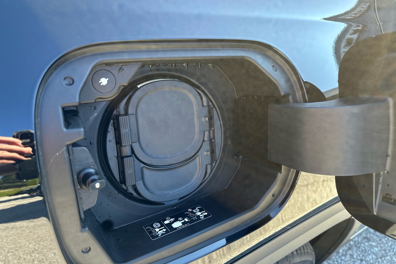MERCEDES-BENZ EQB 2025