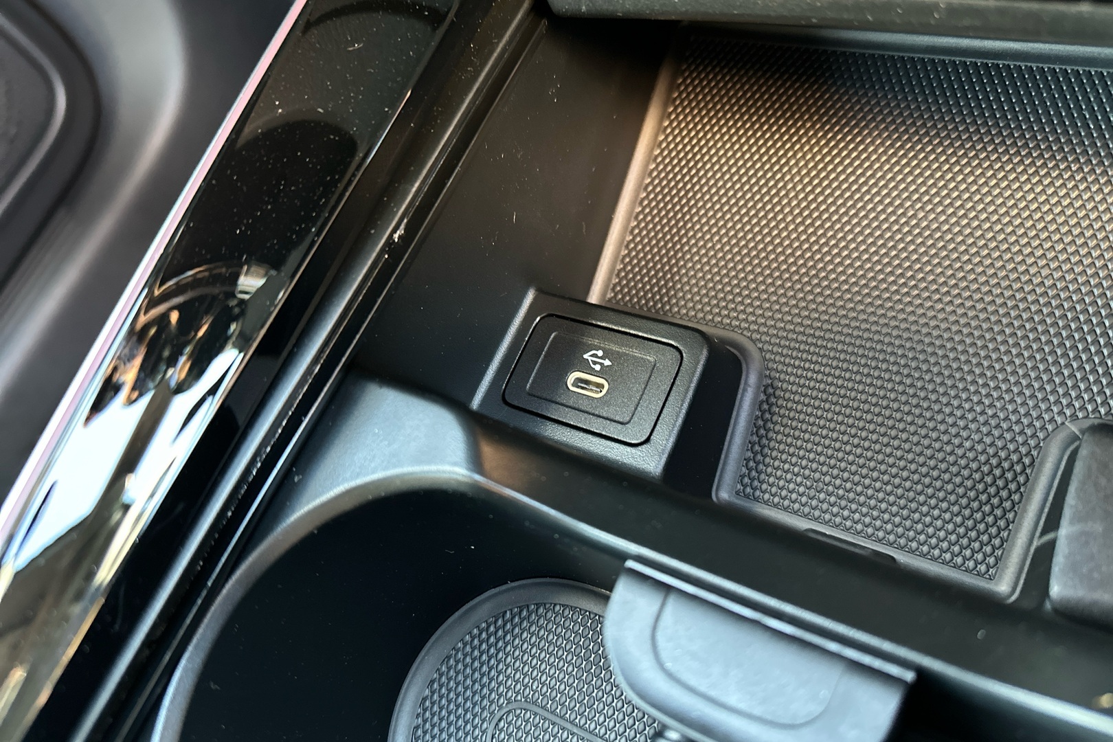 MERCEDES-BENZ EQB 2025