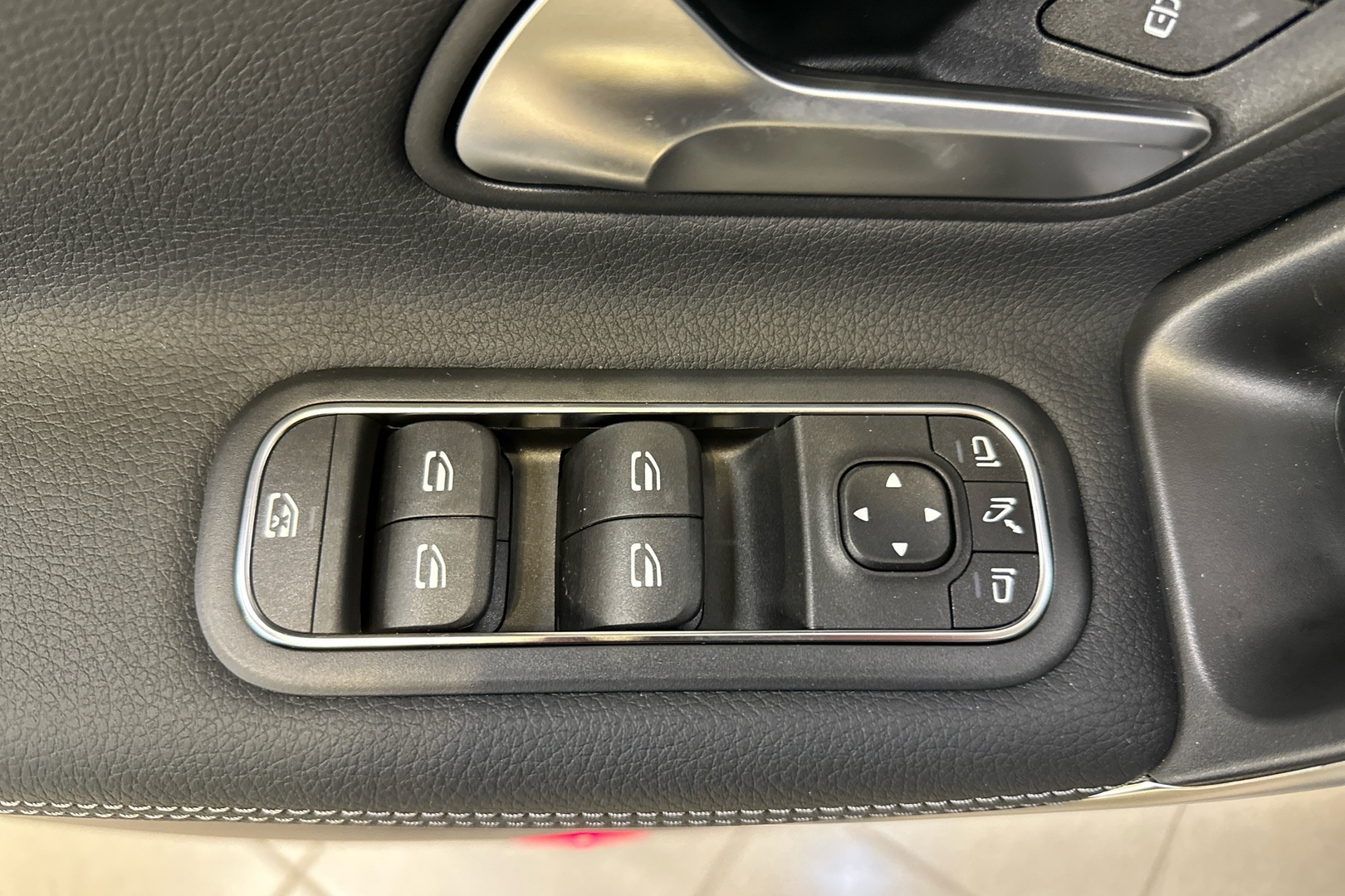 MERCEDES-BENZ CLA 2025