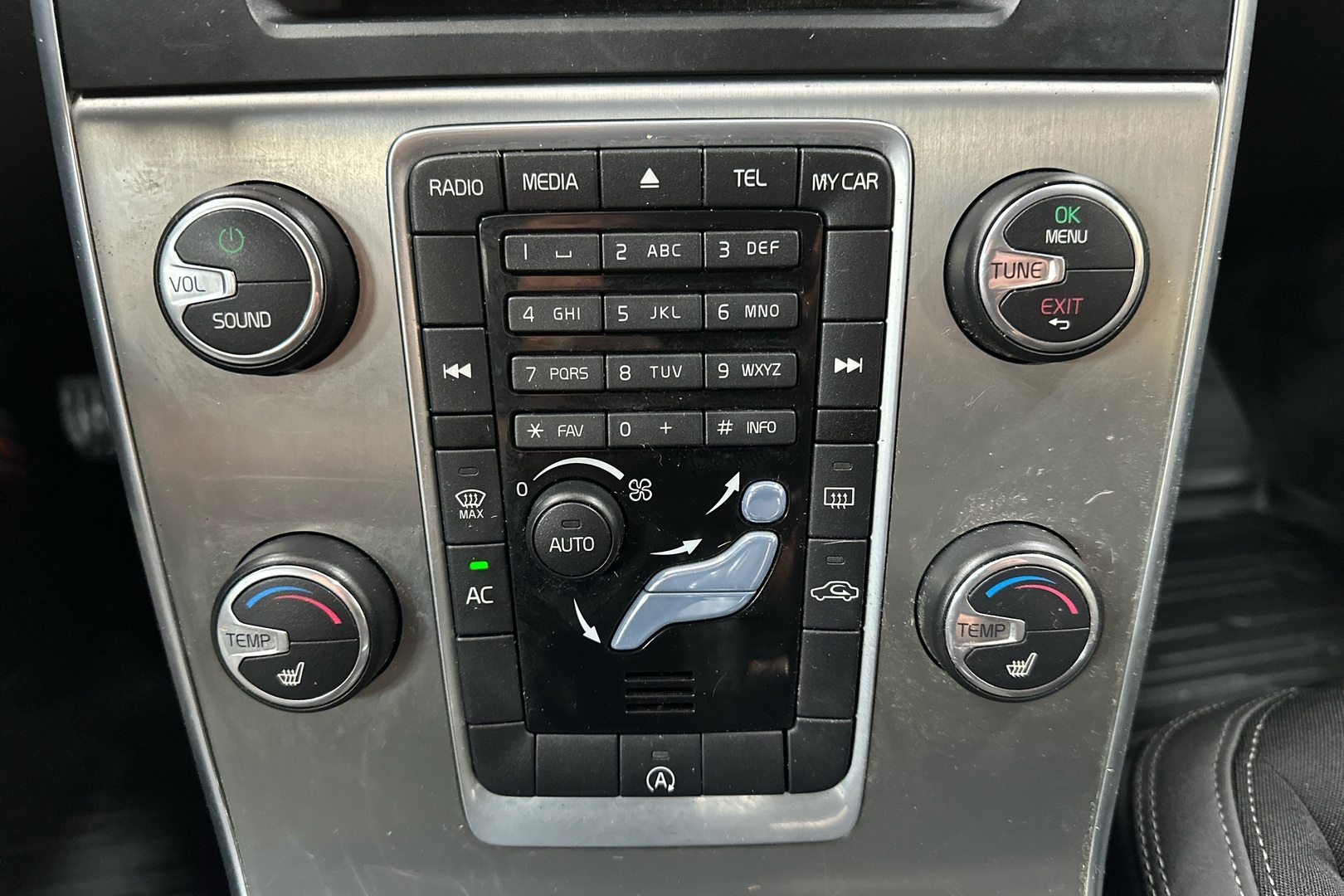 VOLVO V60 2014