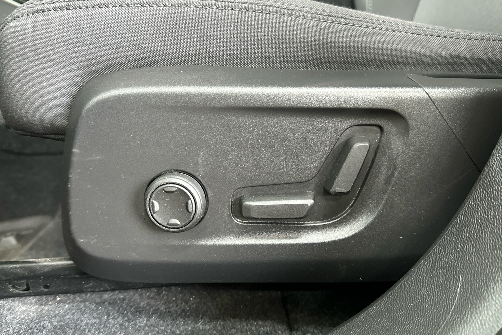 VOLVO XC40 2023