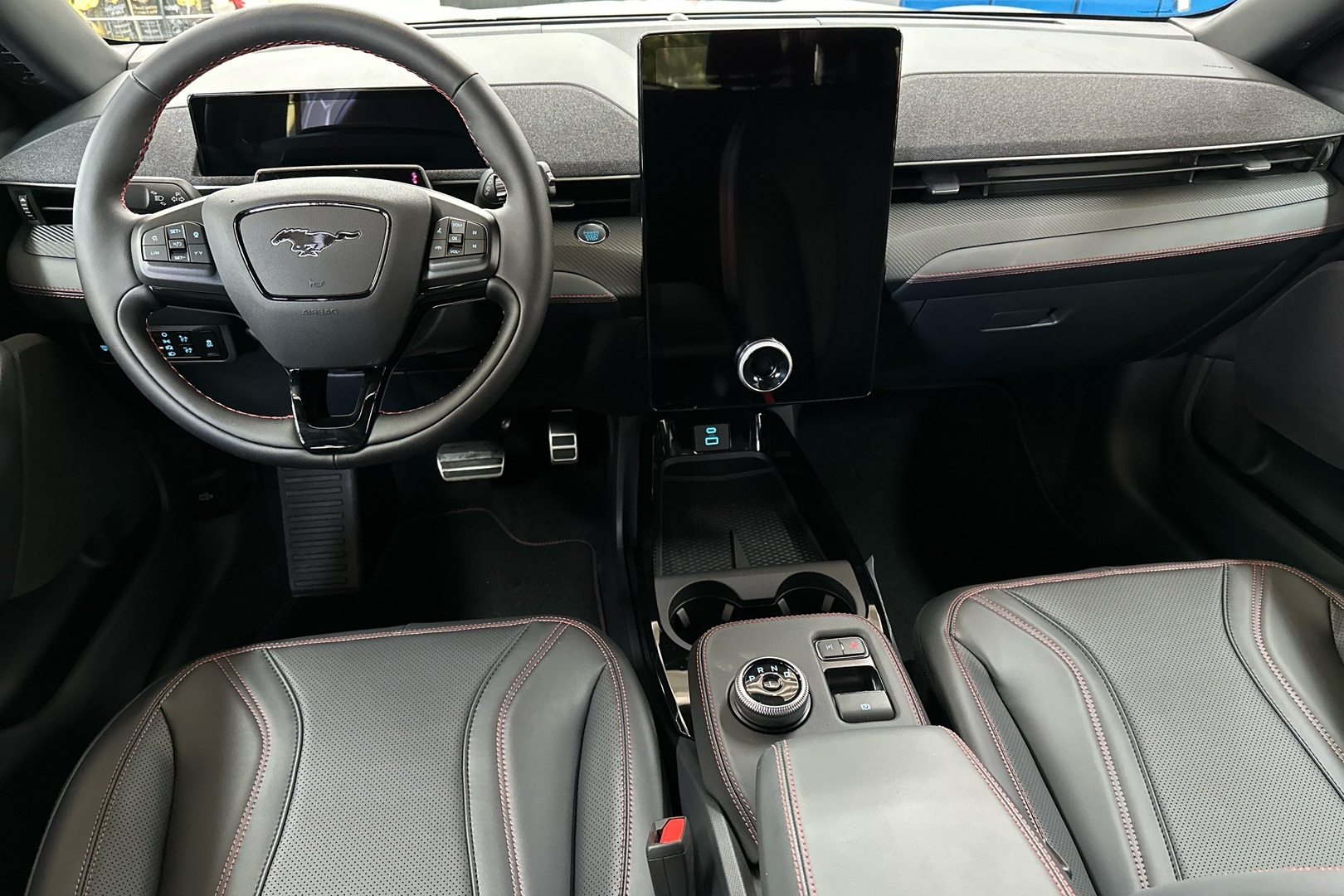 FORD Mustang Mach-E 2025