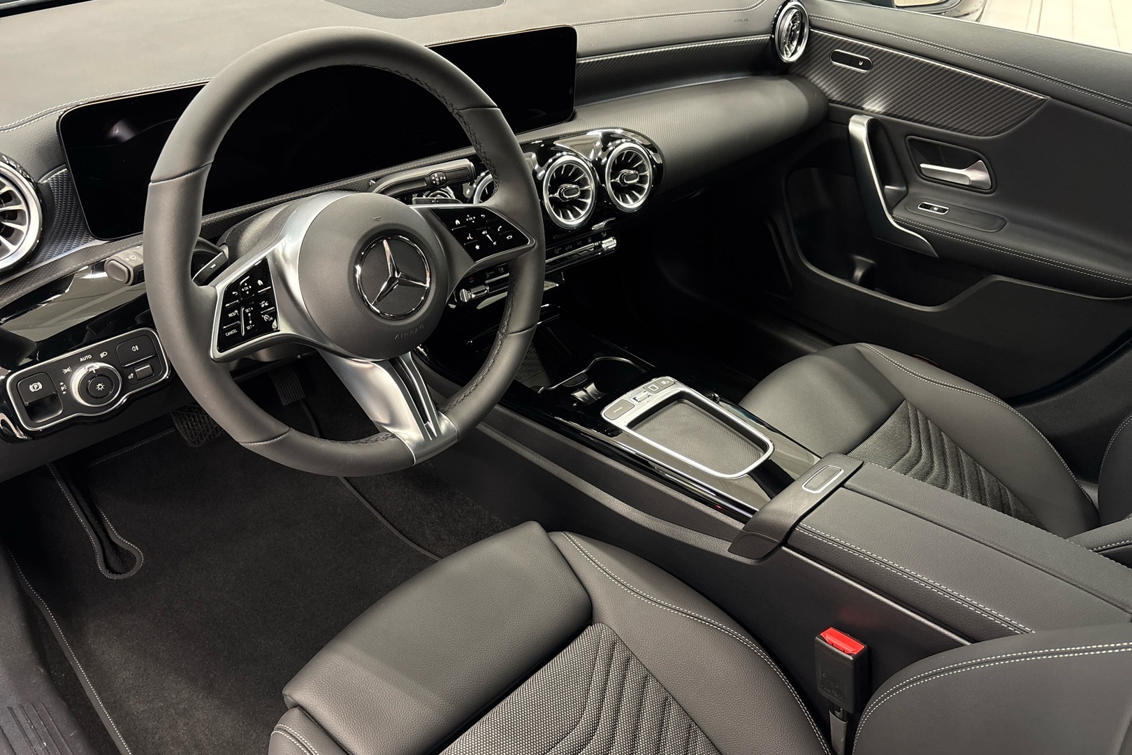 MERCEDES-BENZ CLA 2025
