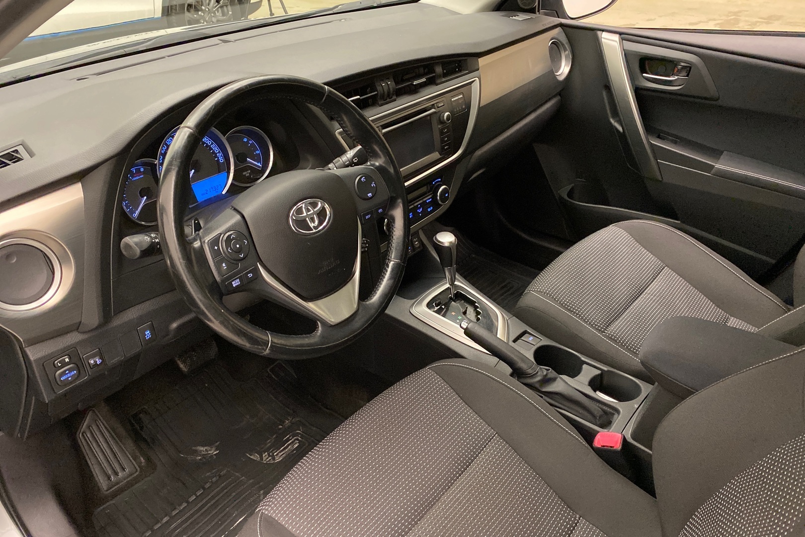 TOYOTA Auris 2014