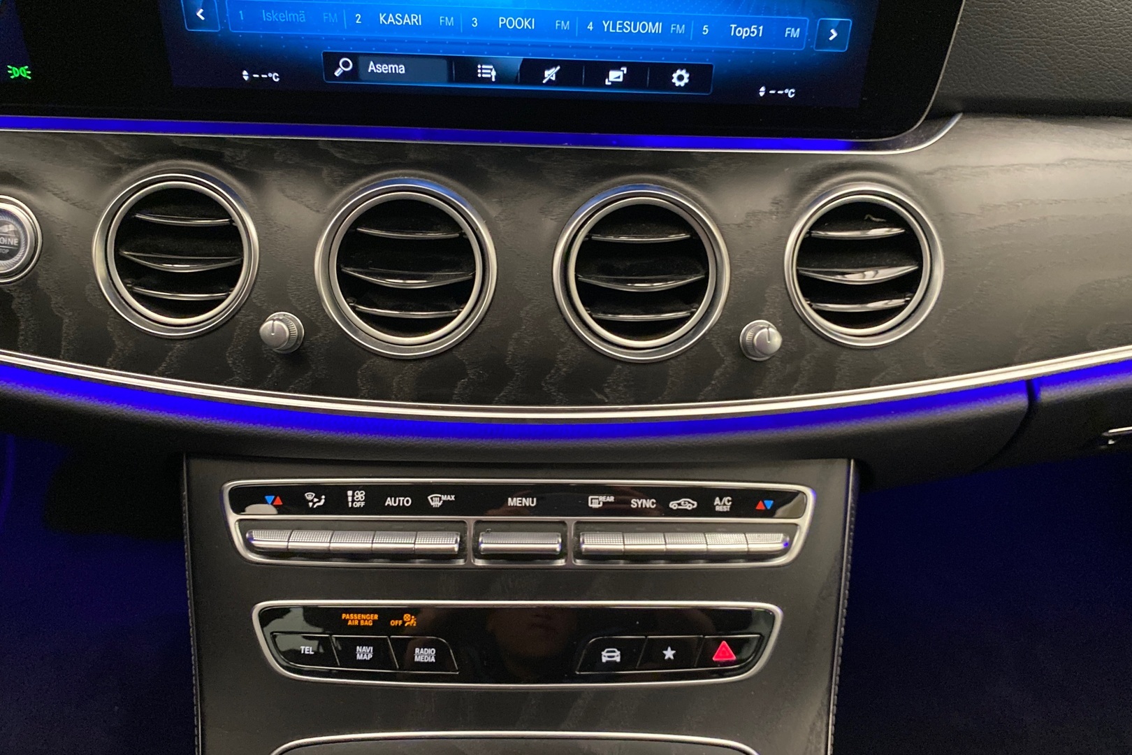 MERCEDES-BENZ E 2023