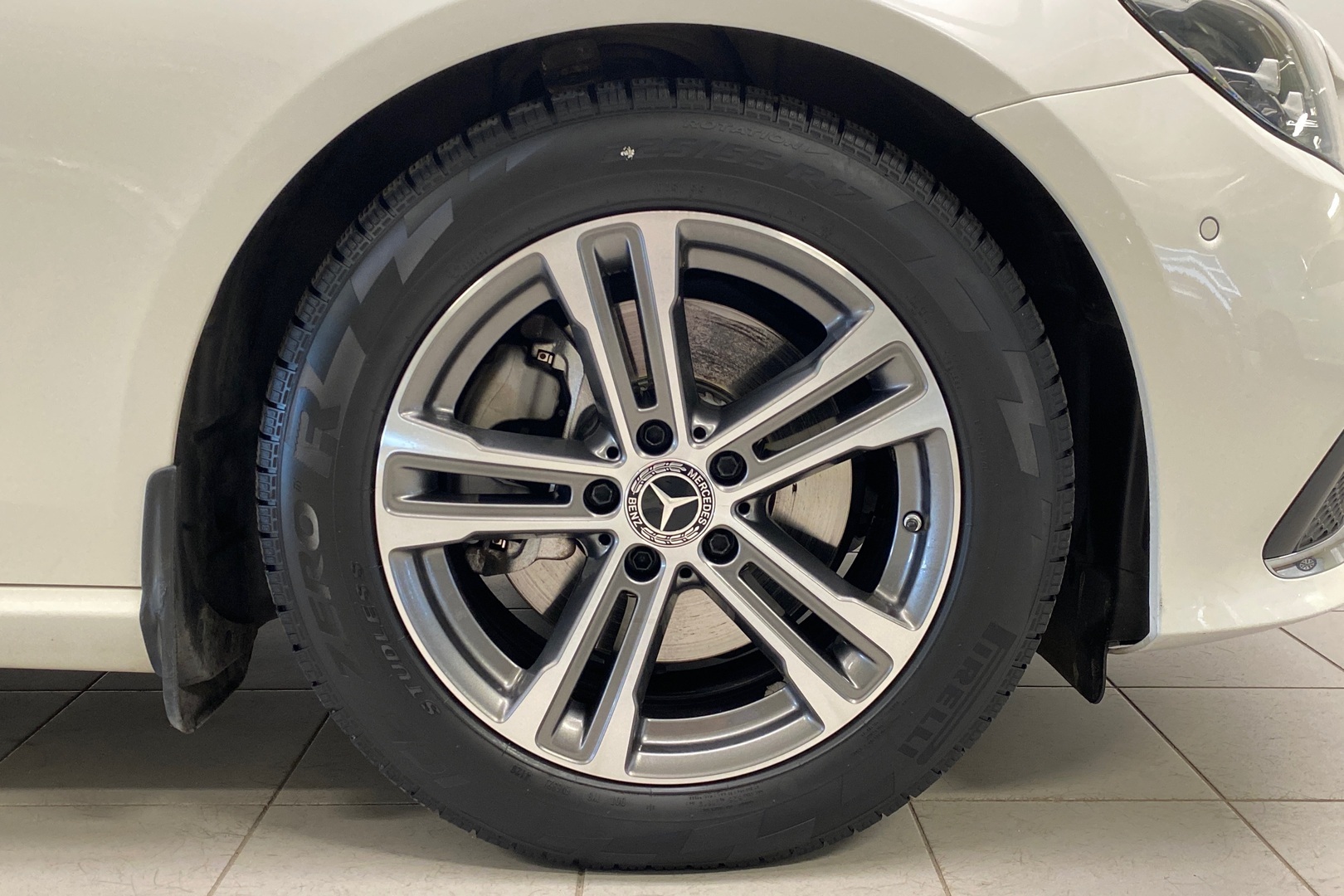 MERCEDES-BENZ E 2023