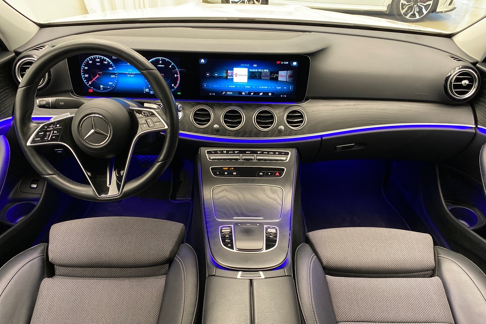 MERCEDES-BENZ E 2023