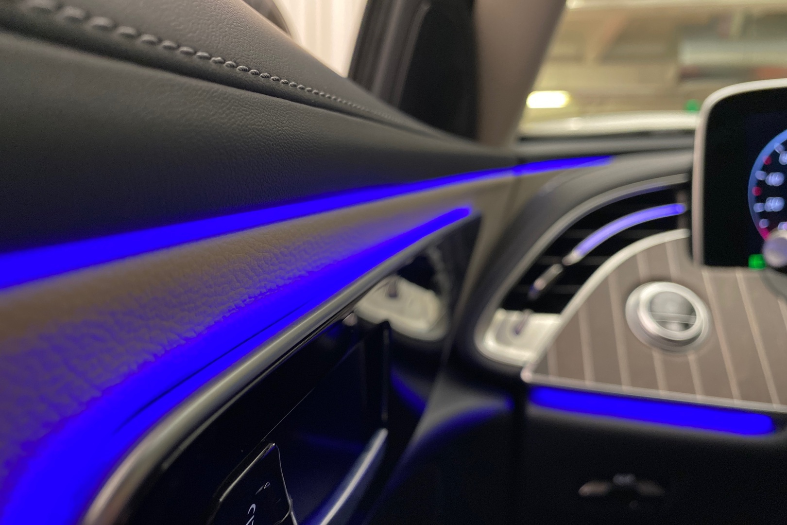 MERCEDES-BENZ E 2023