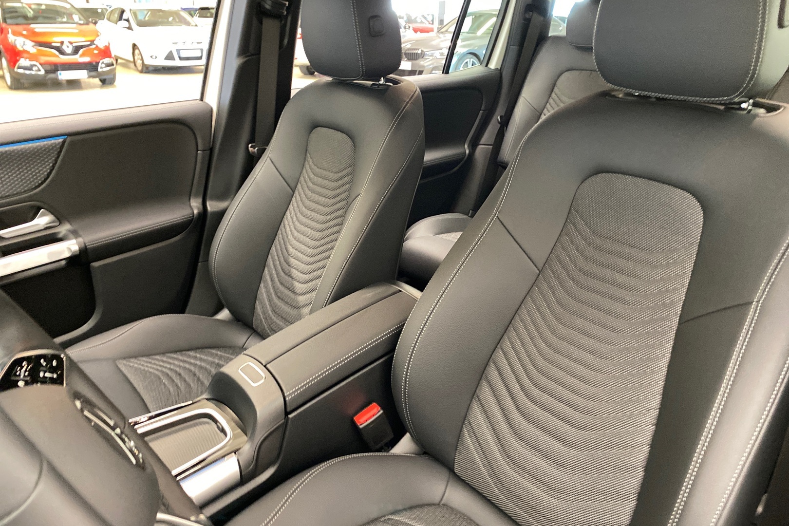 MERCEDES-BENZ EQB 2024