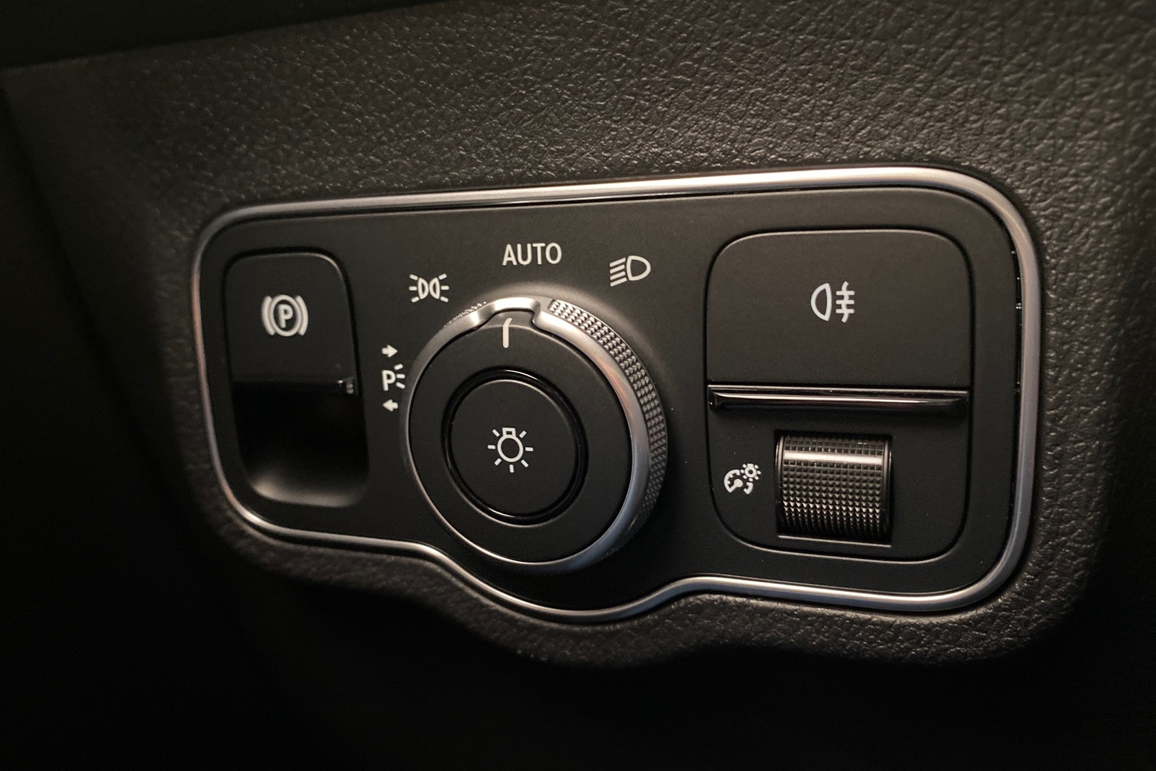 MERCEDES-BENZ EQB 2024