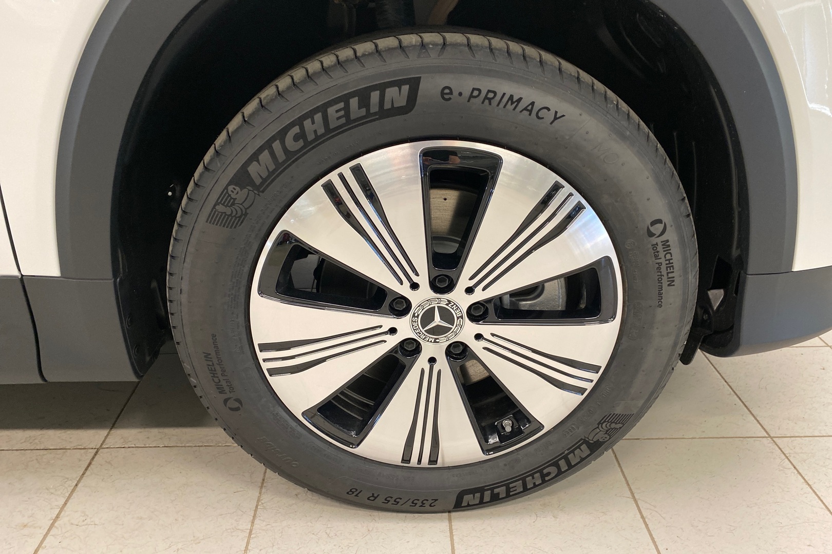 MERCEDES-BENZ EQB 2024