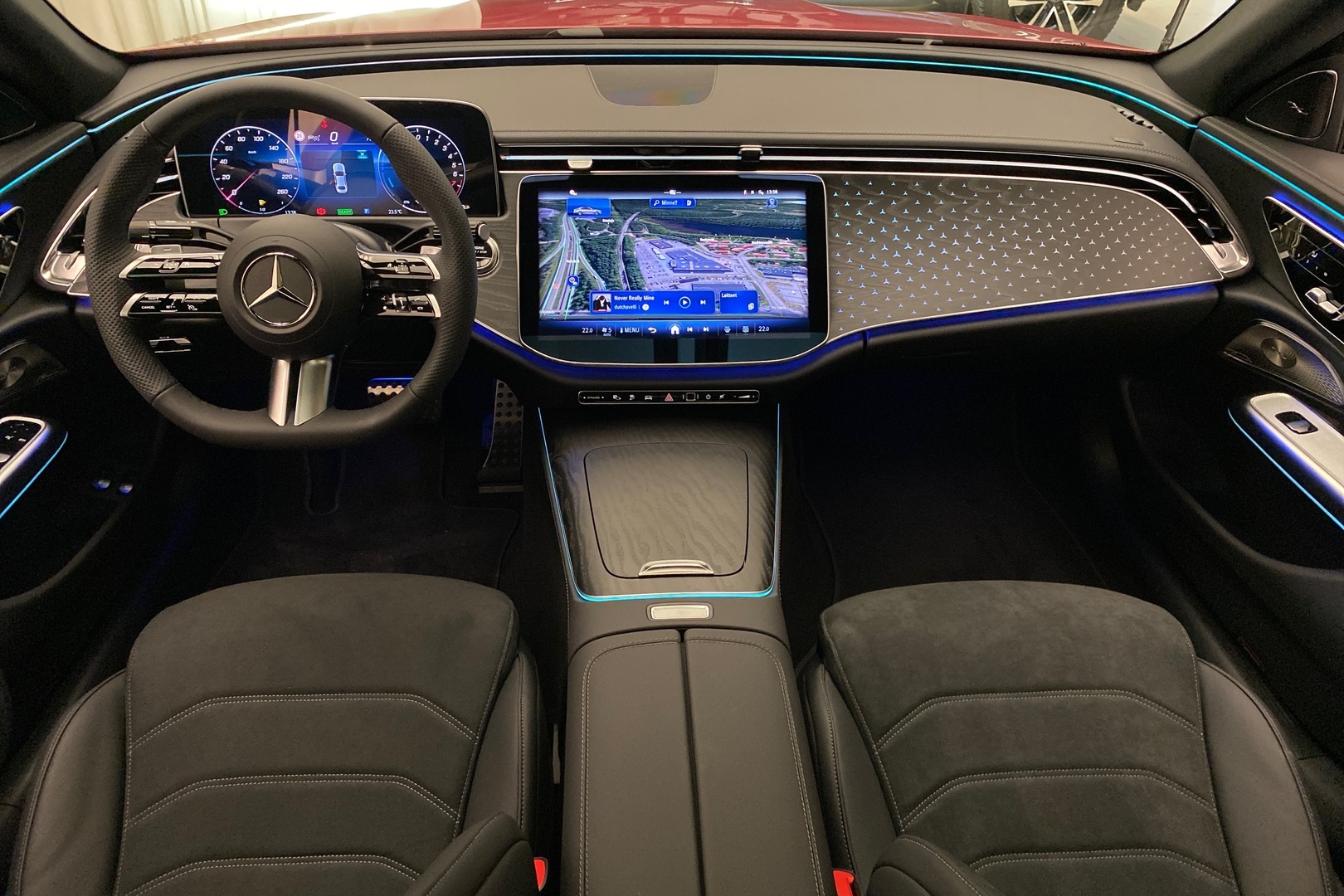 MERCEDES-BENZ E 2025