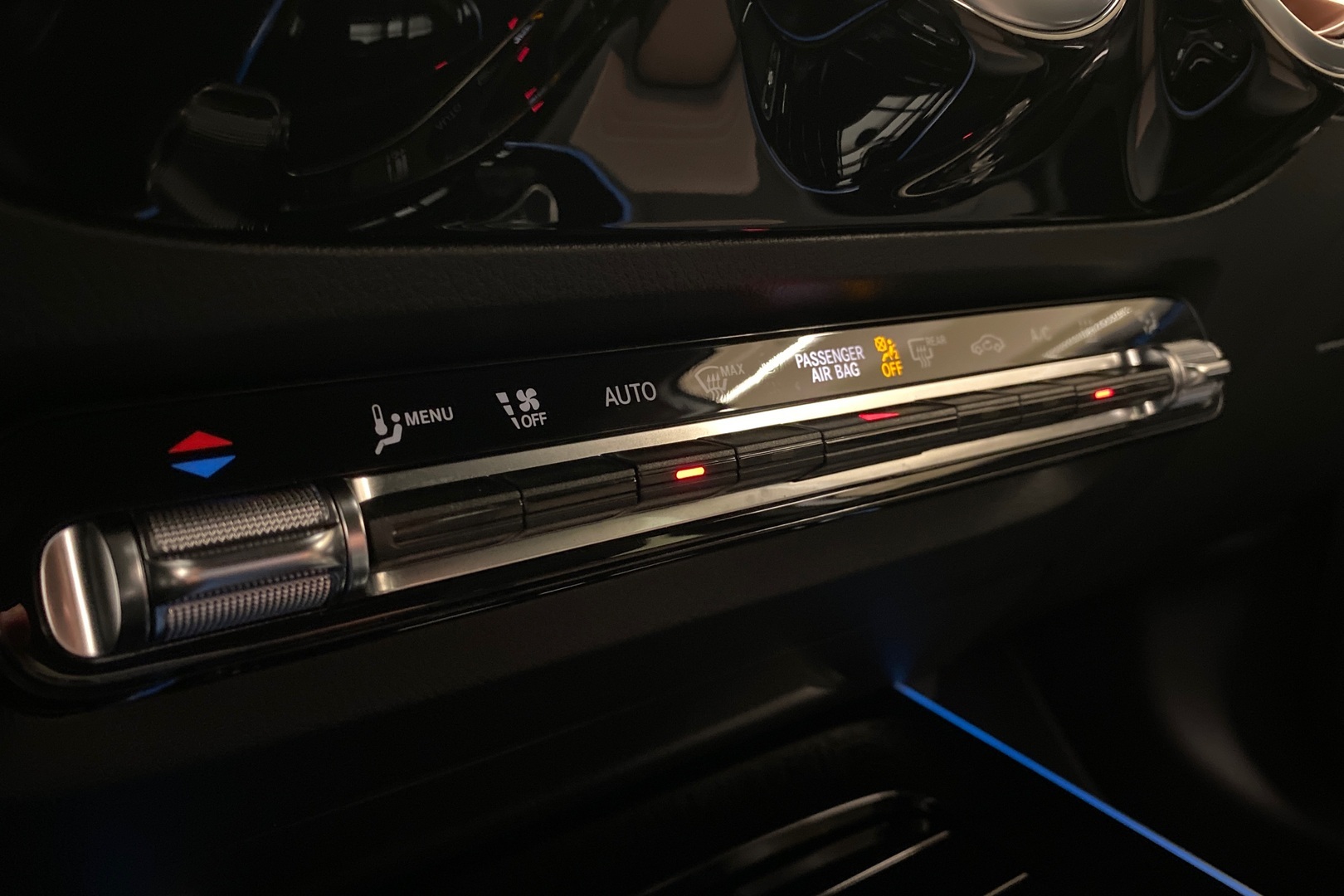 MERCEDES-BENZ EQA 2025
