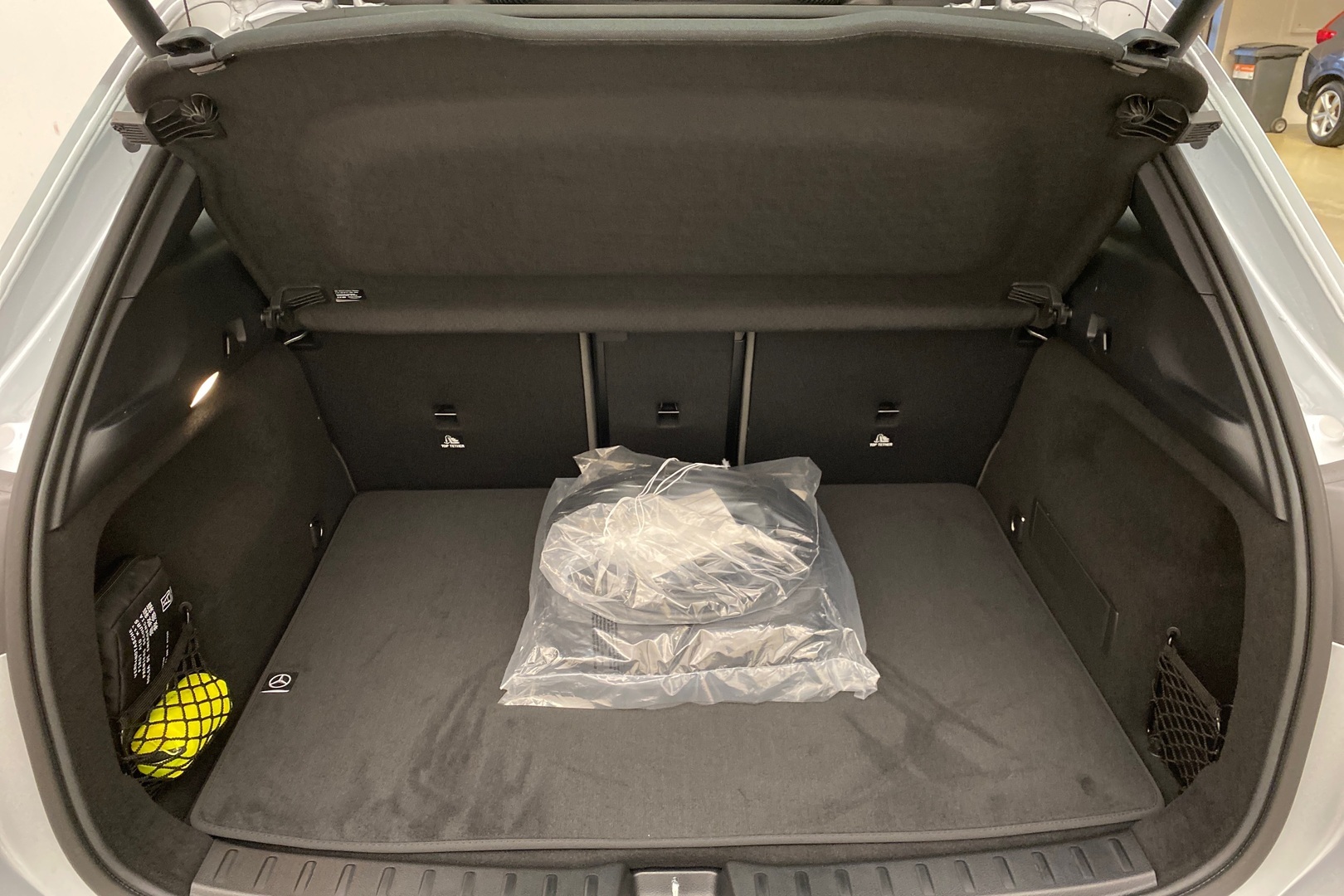 MERCEDES-BENZ EQA 2025