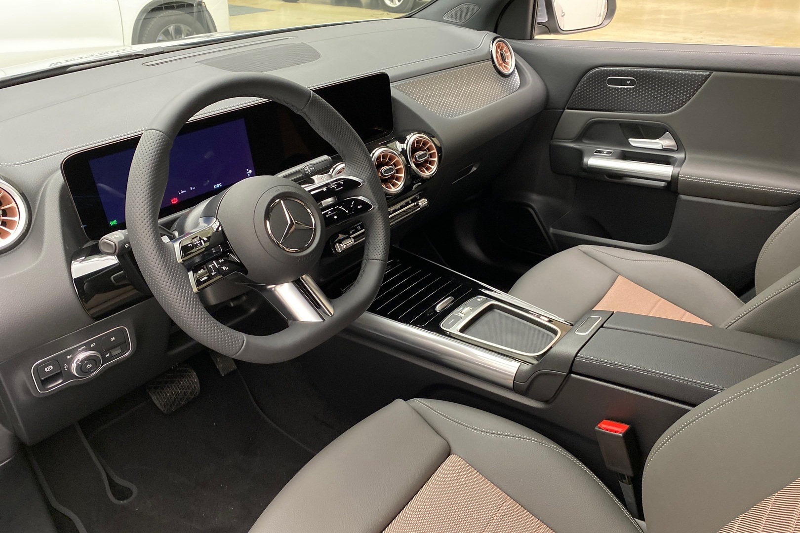 MERCEDES-BENZ EQA 2025