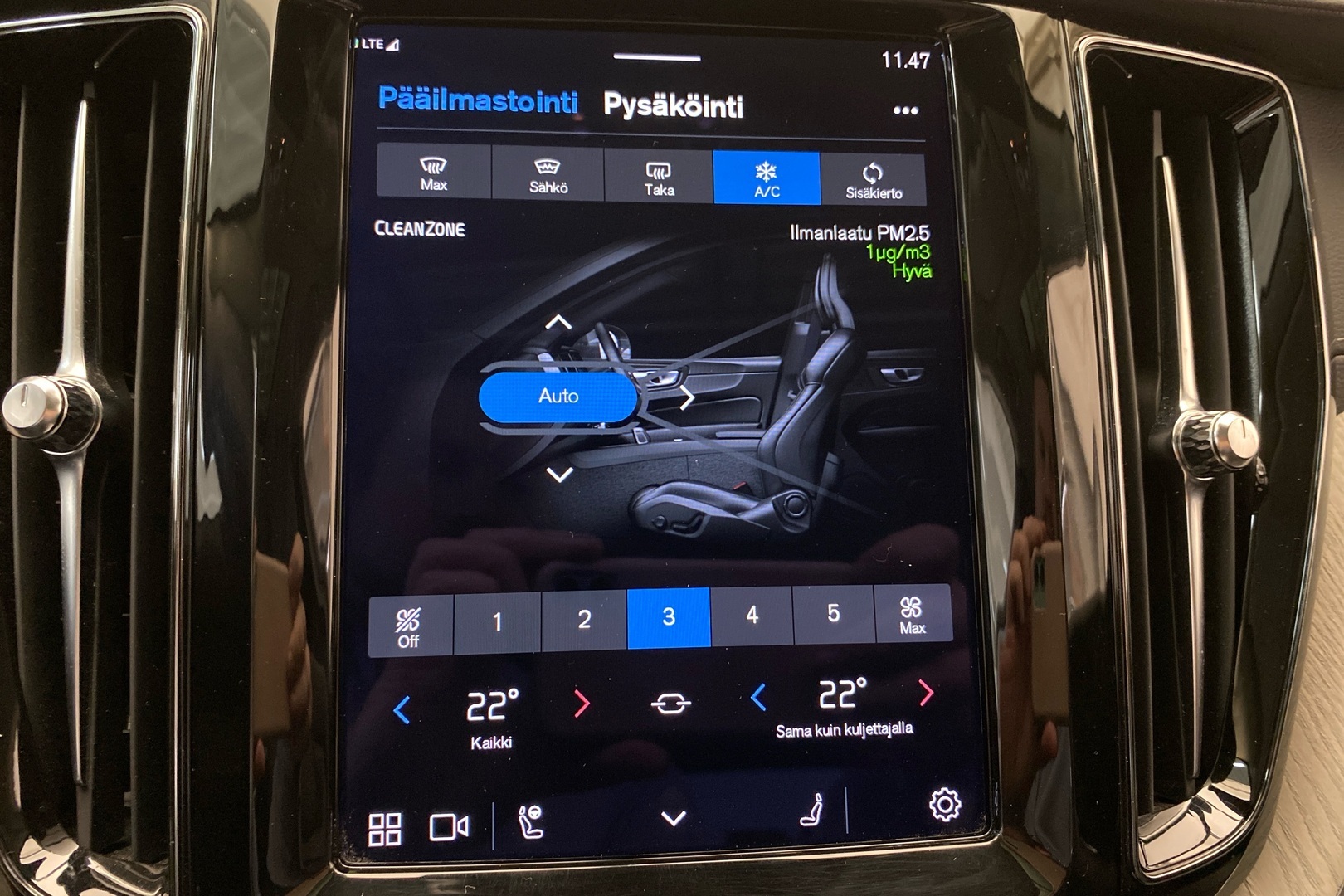 VOLVO XC60 2022
