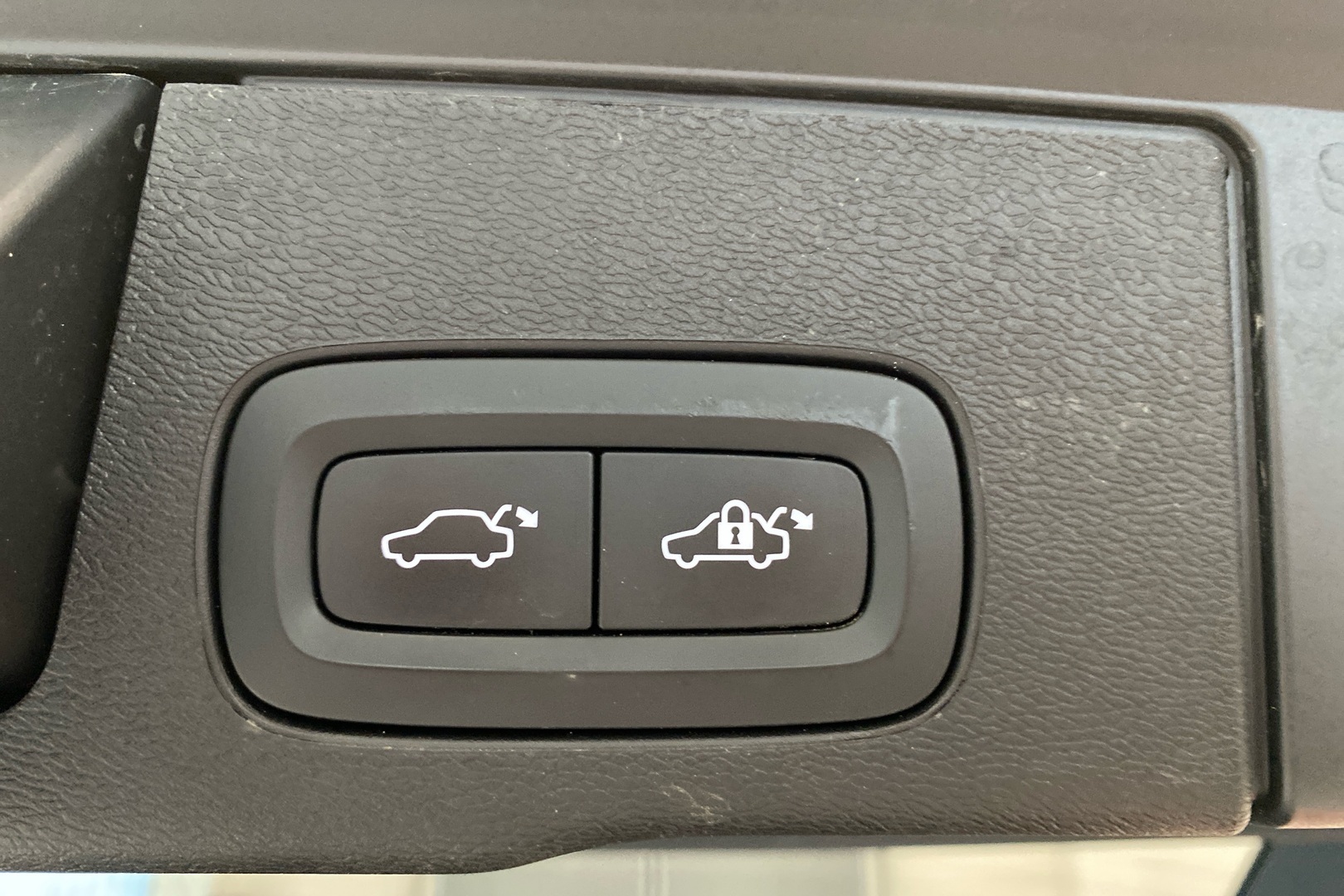 VOLVO XC60 2022