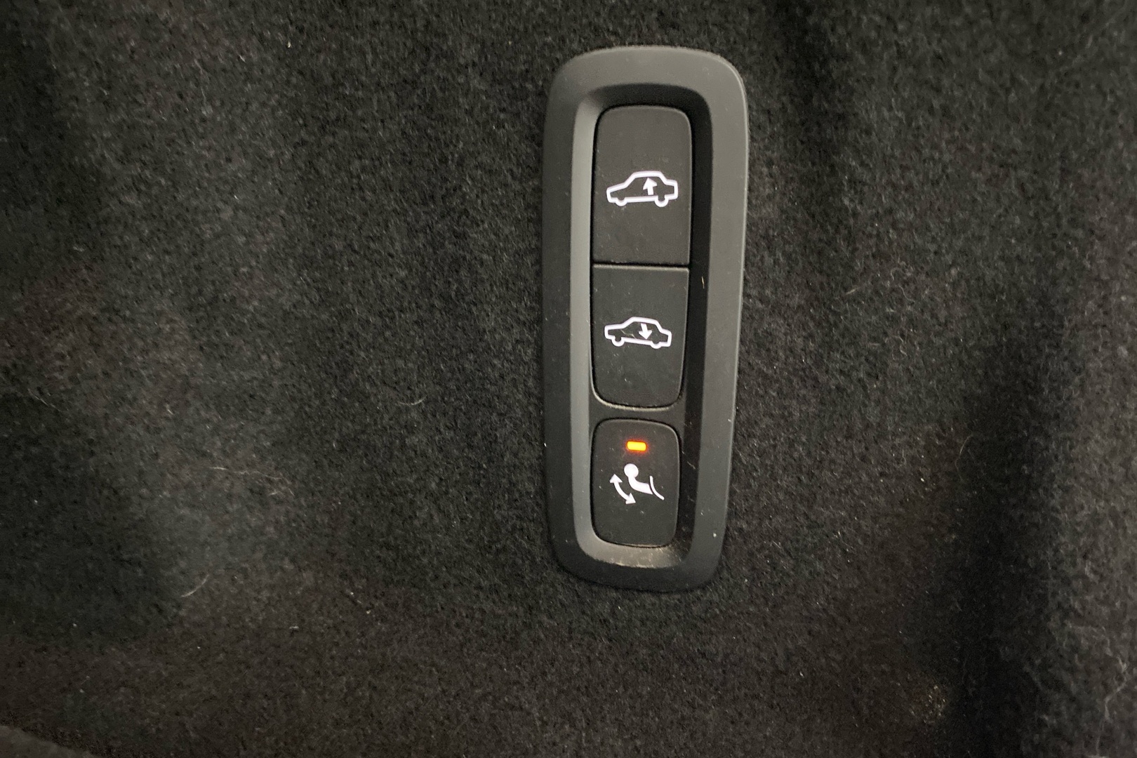 VOLVO XC60 2022