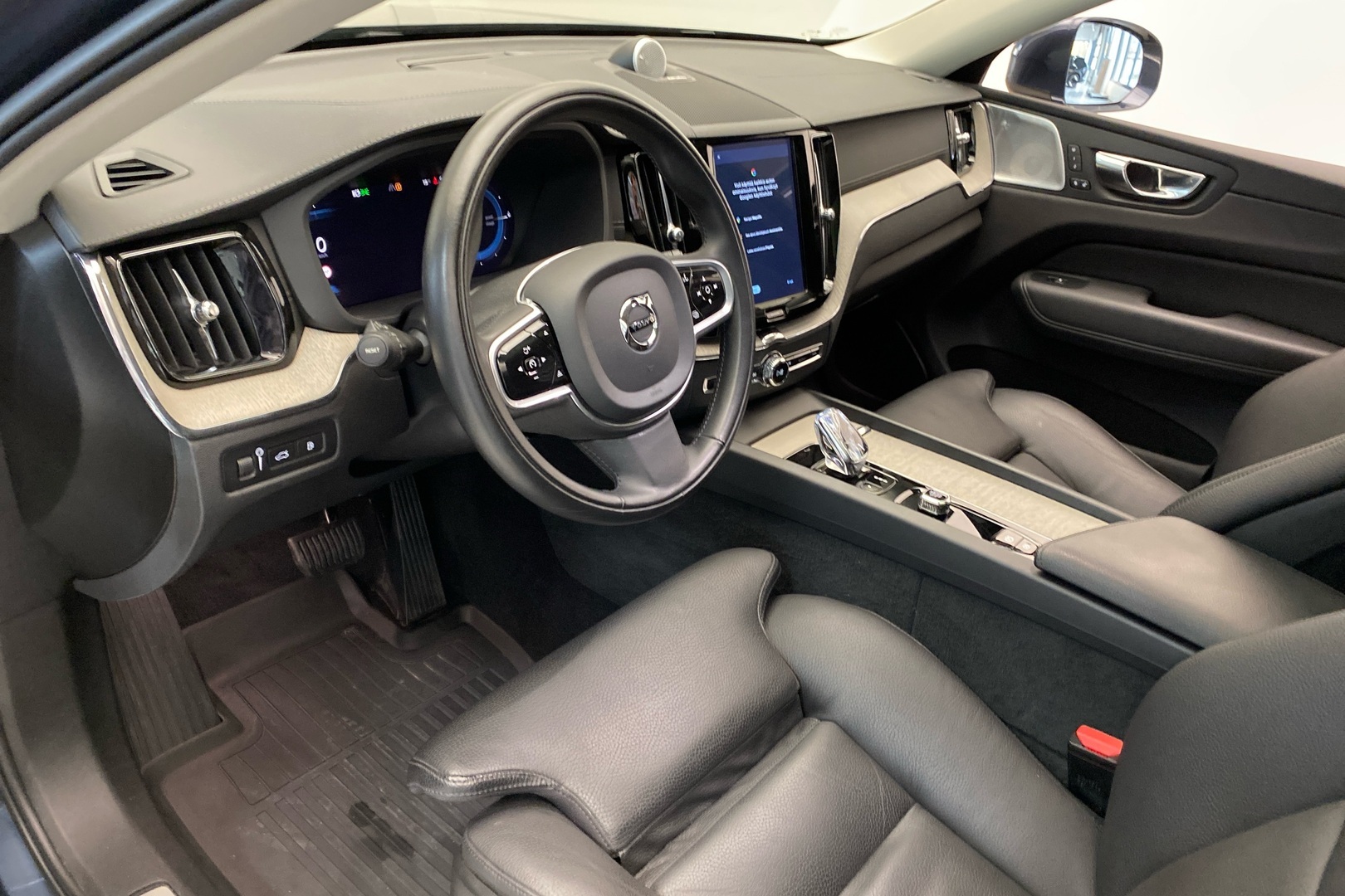 VOLVO XC60 2022