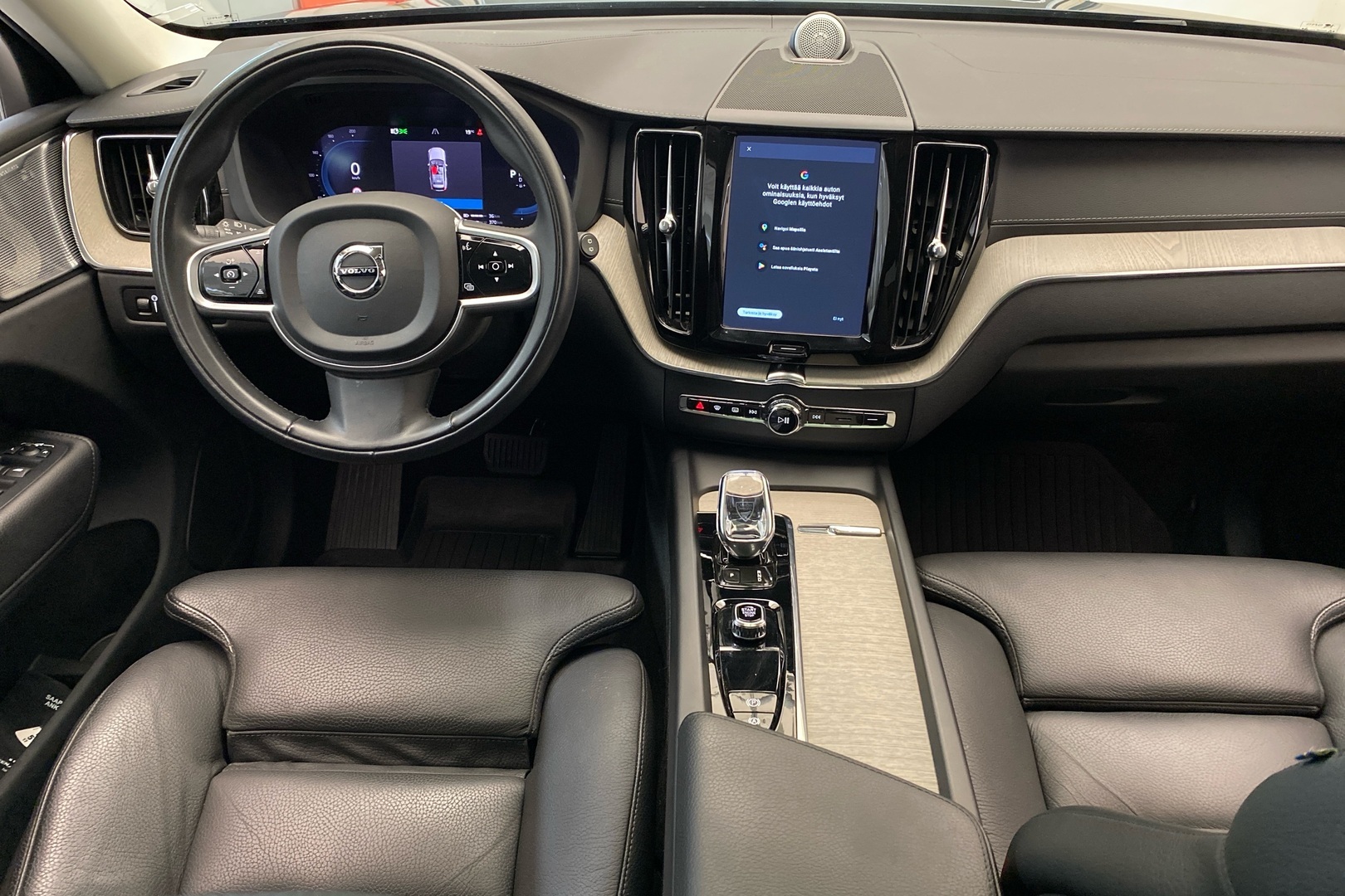 VOLVO XC60 2022