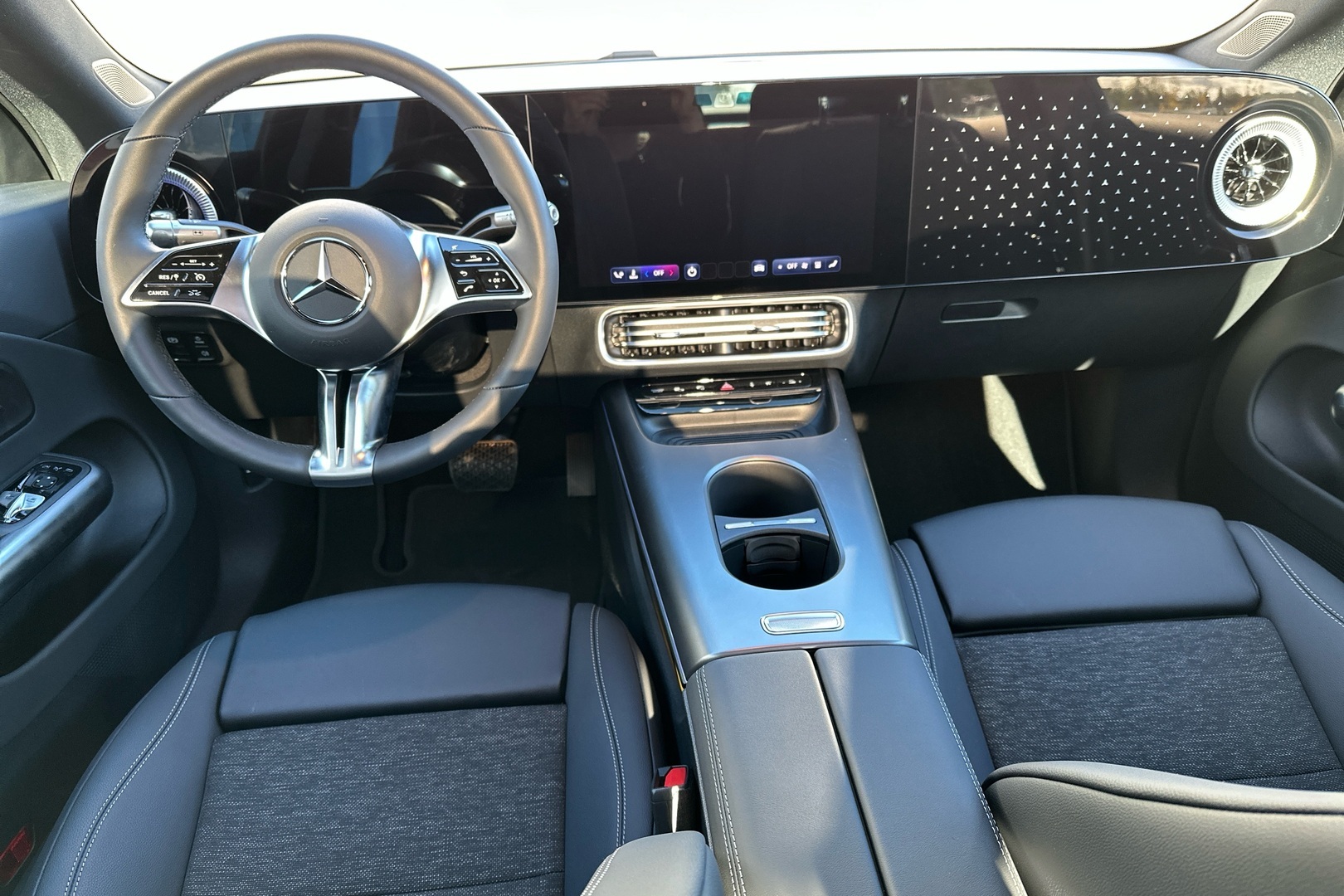 MERCEDES-BENZ CLA 2025