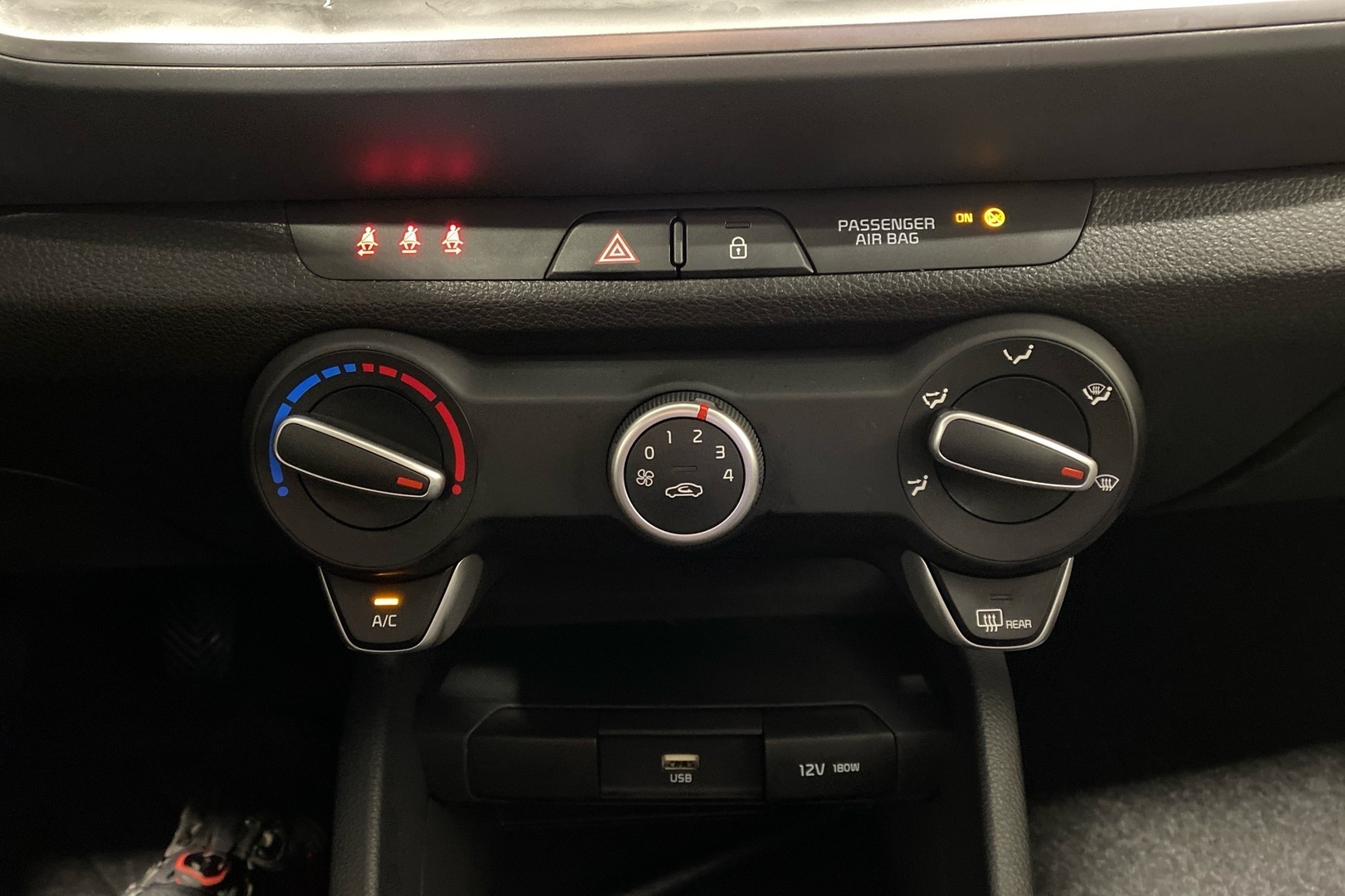 KIA STONIC 2024