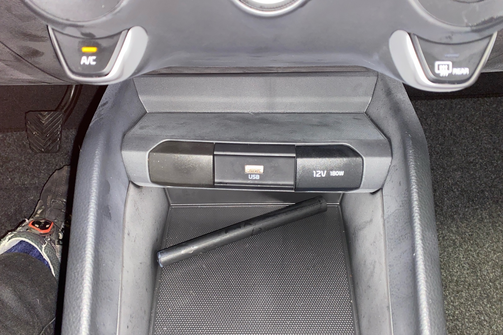 KIA STONIC 2024
