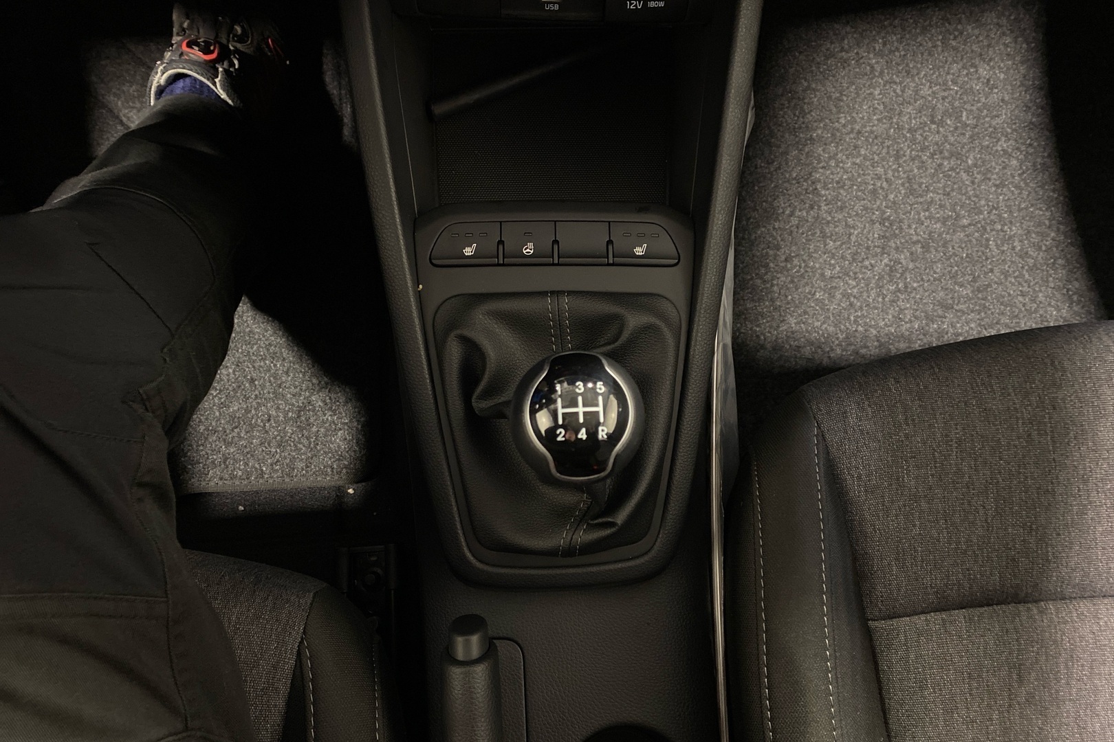 KIA STONIC 2024