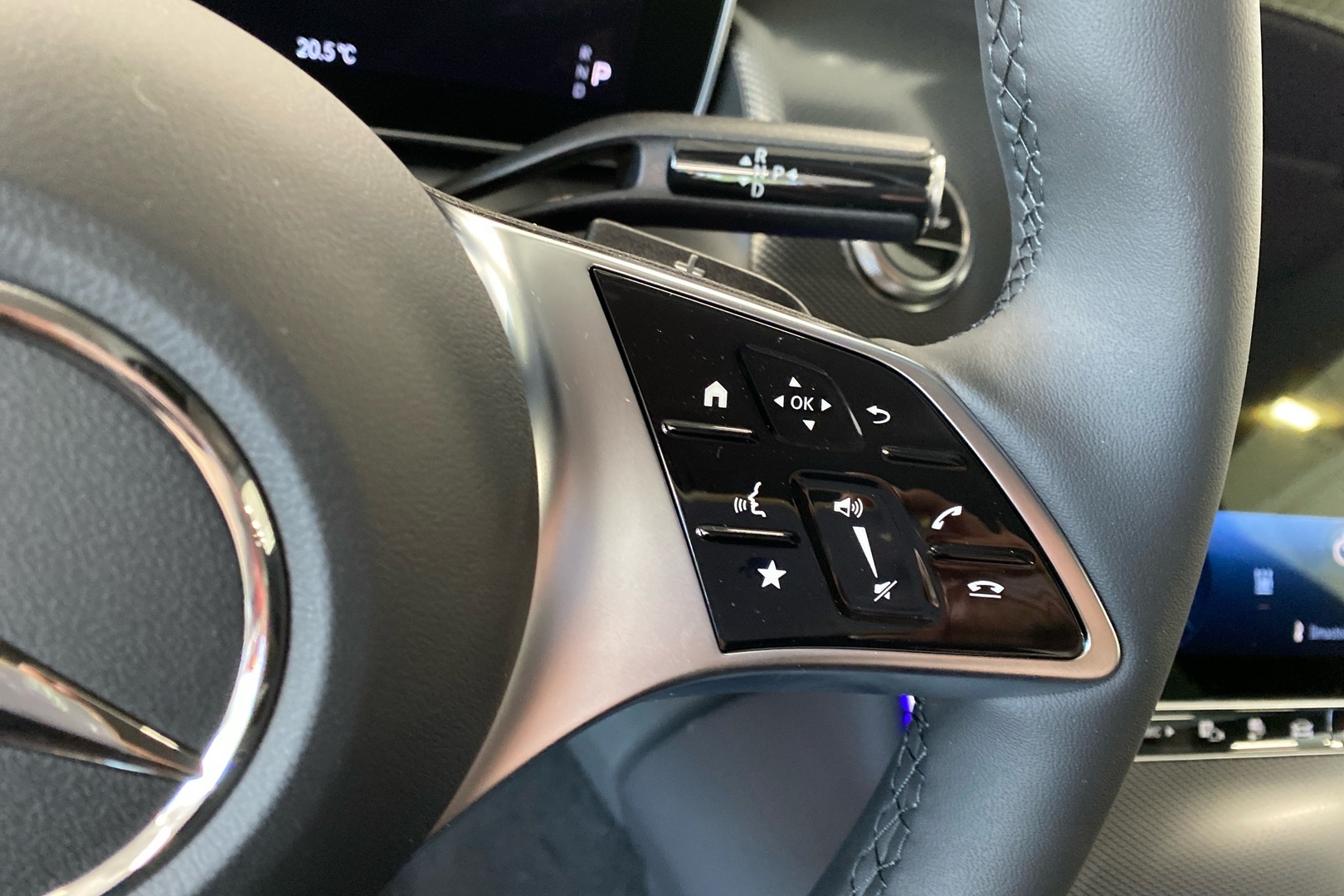 MERCEDES-BENZ GLC 2025