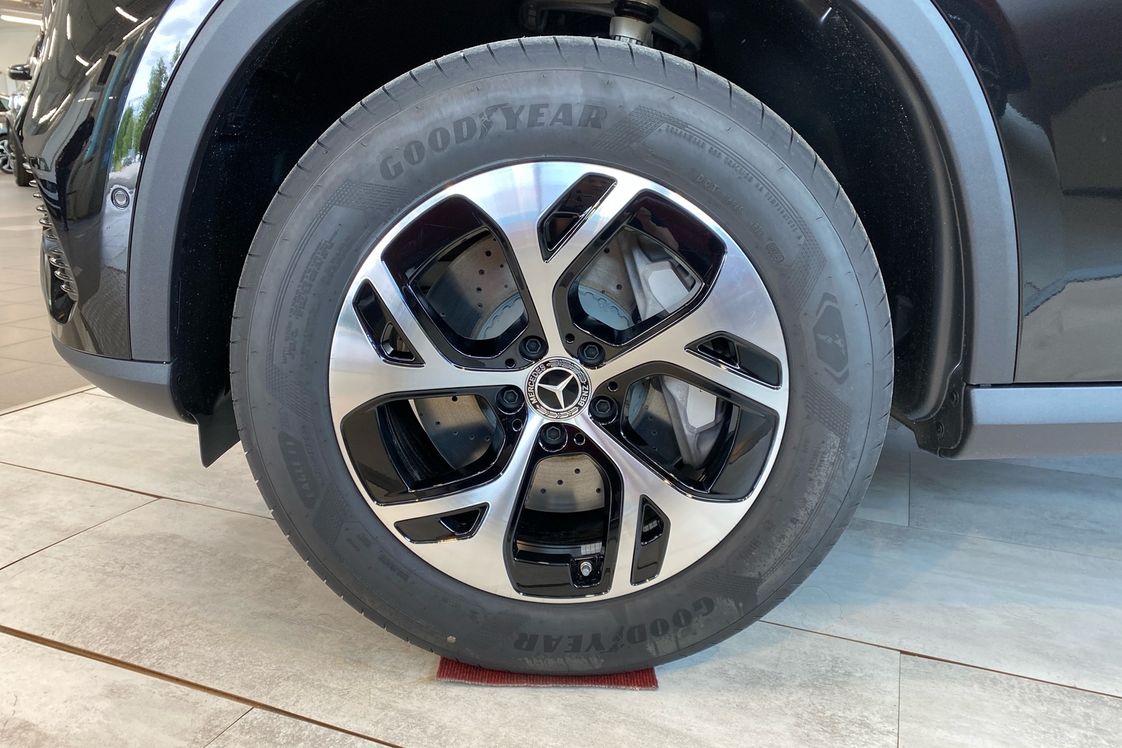 MERCEDES-BENZ GLC 2025