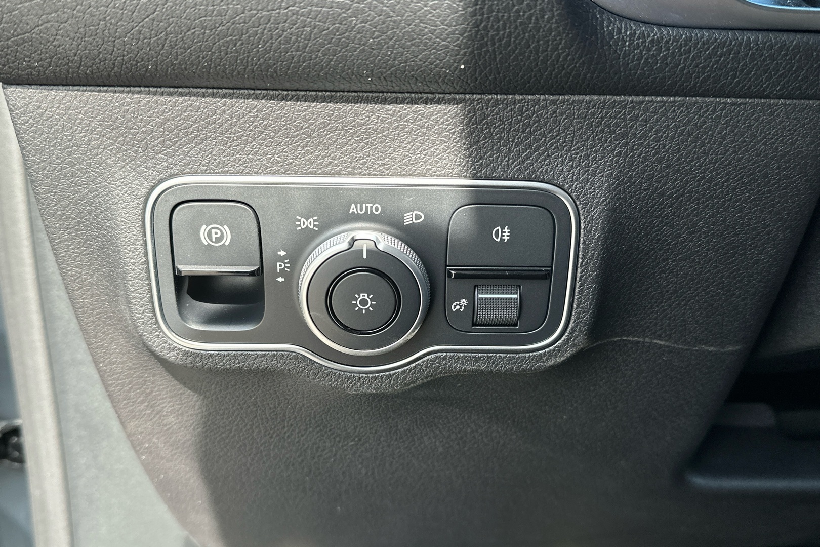MERCEDES-BENZ EQB 2024