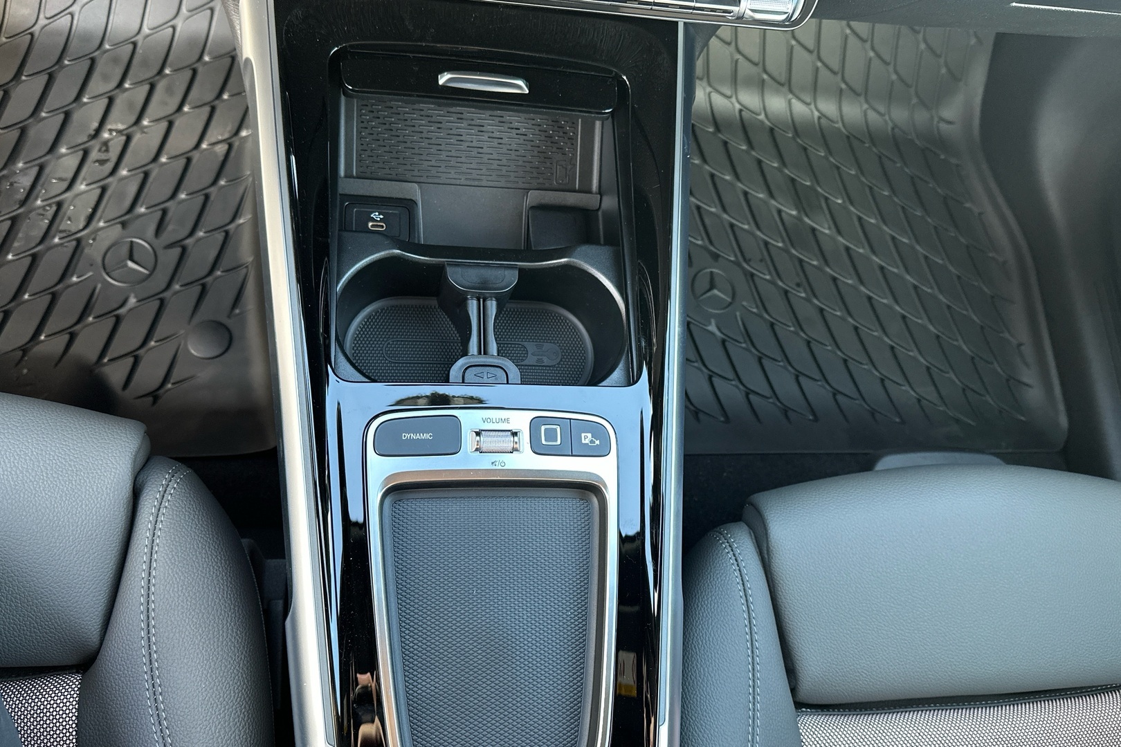 MERCEDES-BENZ EQB 2024