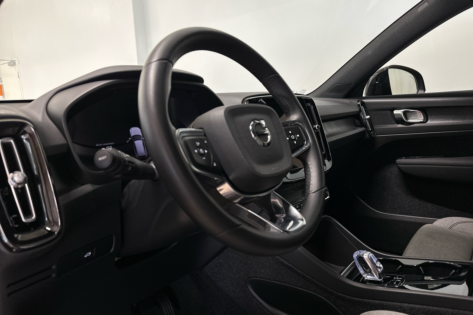 VOLVO XC40 2024